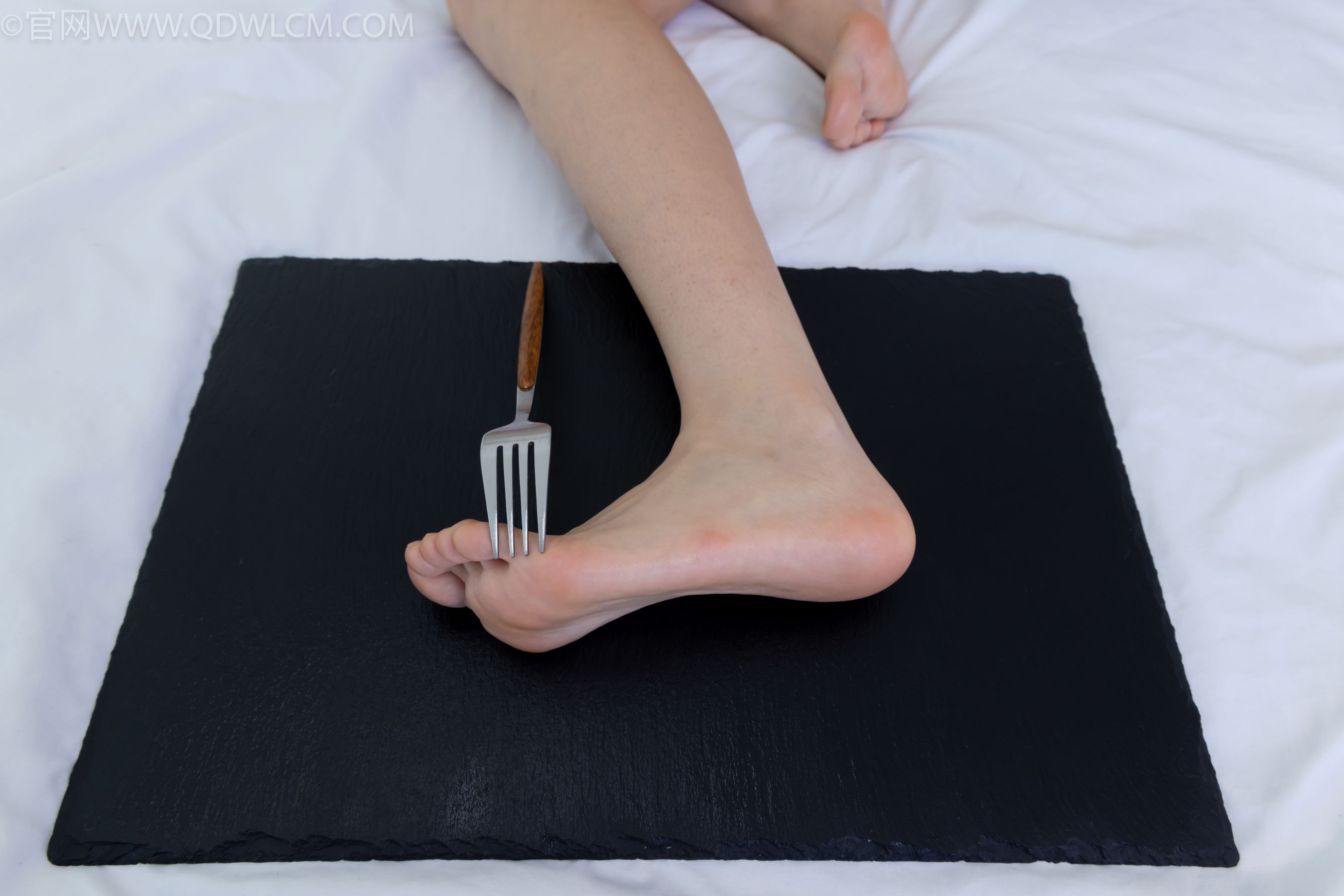 物恋传媒 No.2334 嘉木 - 运动鞋、厚白丝、裸足、裸足/(242P)