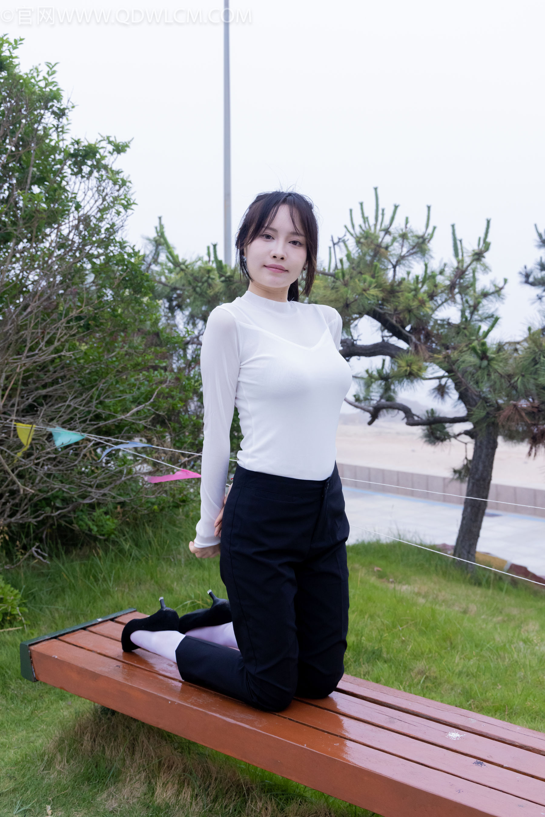 物恋传媒 No.2337 小酒 - 高跟鞋、短黑丝、短白丝/(315P)