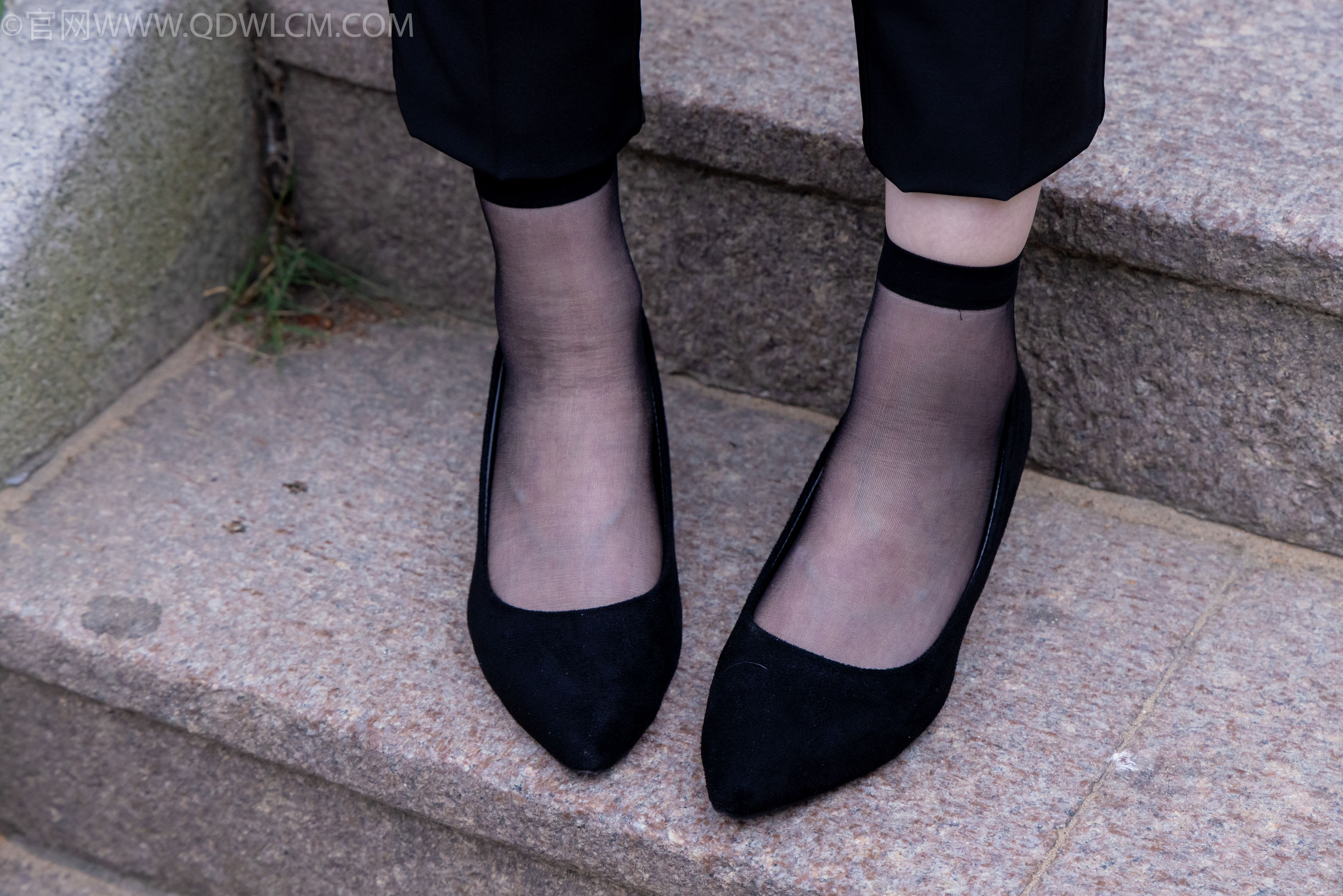 物恋传媒 No.2337 小酒 - 高跟鞋、短黑丝、短白丝/(315P)