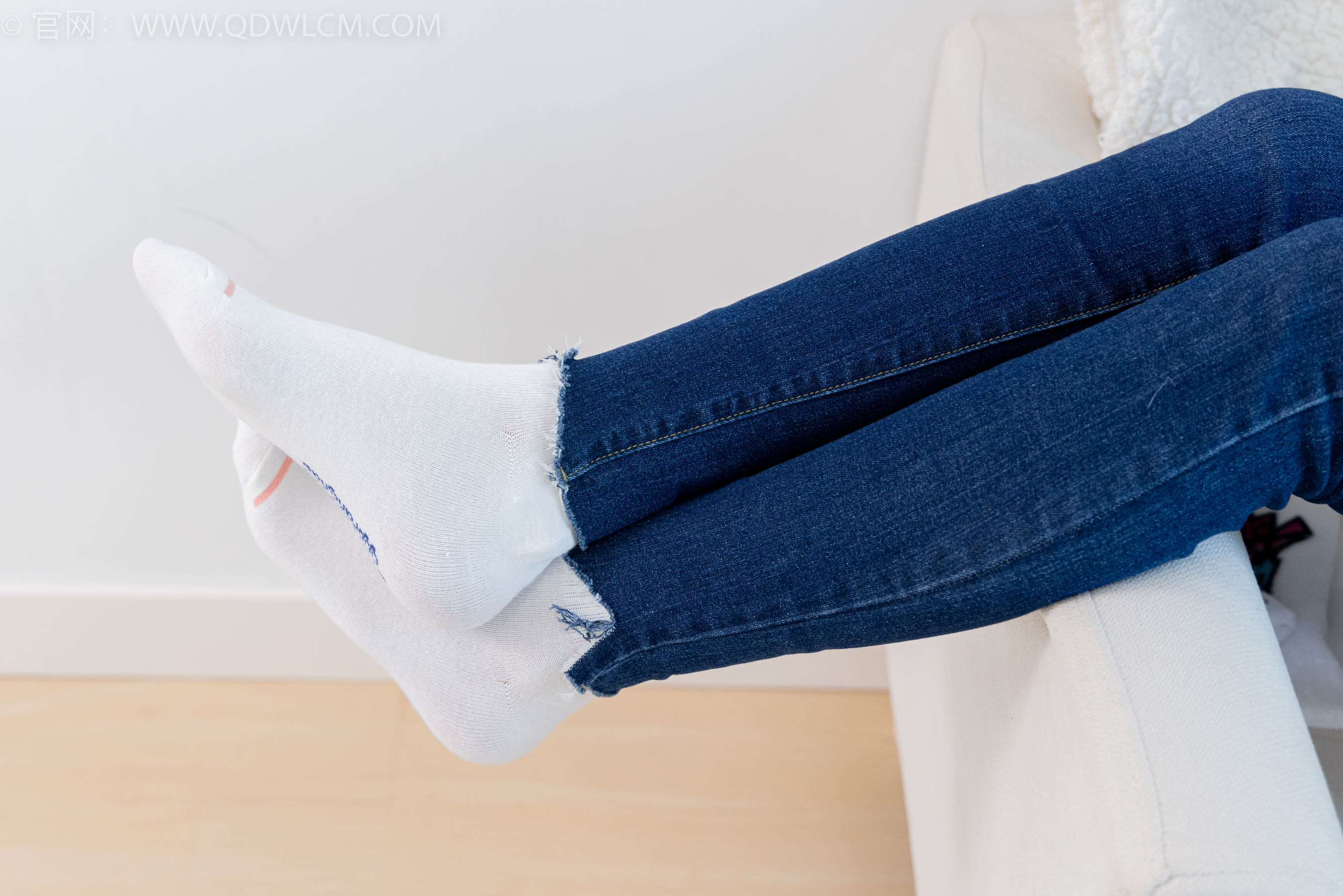 物恋传媒 No.2354 小悦 - 帆布鞋、白棉袜、裸足/(150P)