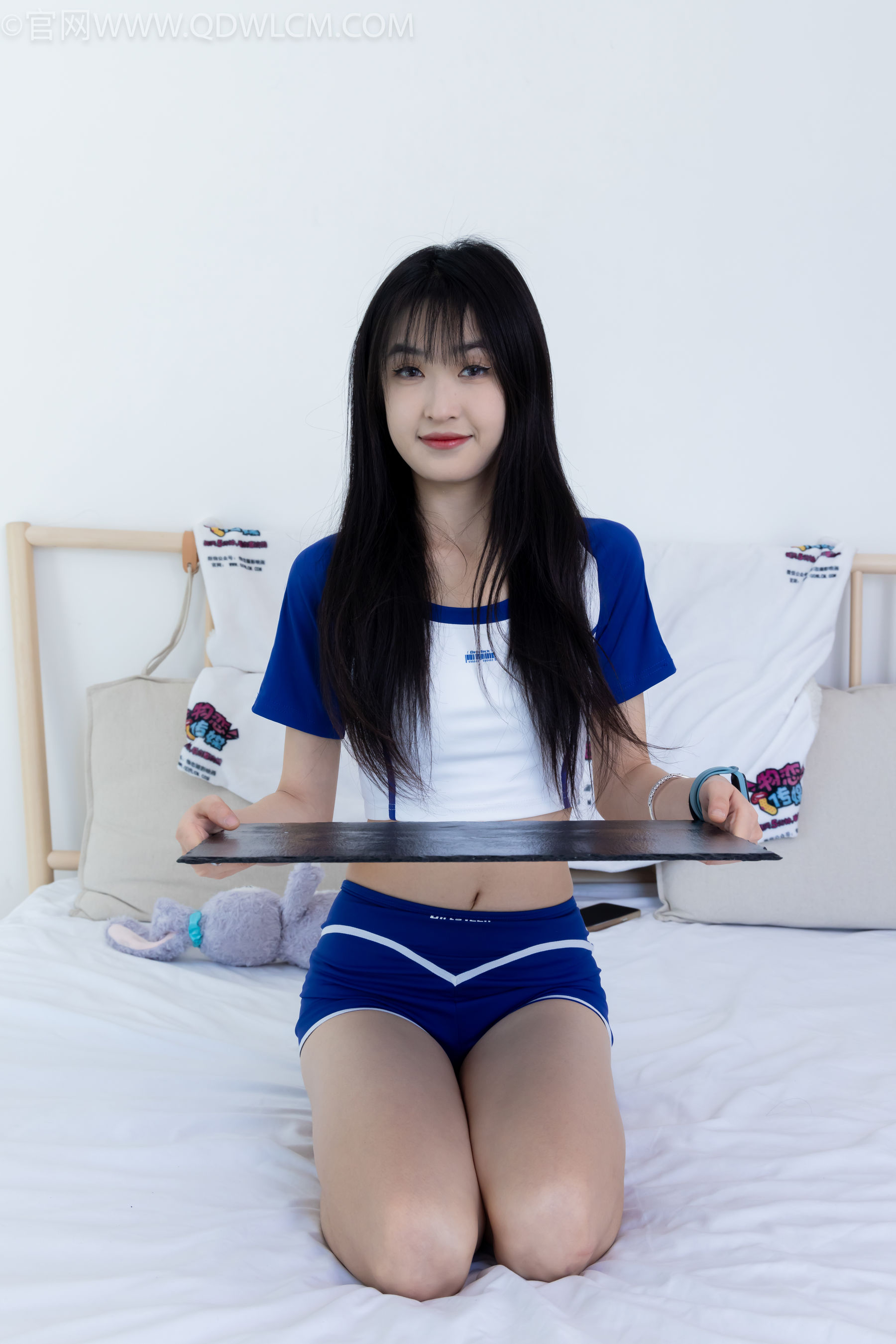 物恋传媒 No.2334 嘉木 - 运动鞋、厚白丝、裸足、裸足/(242P)