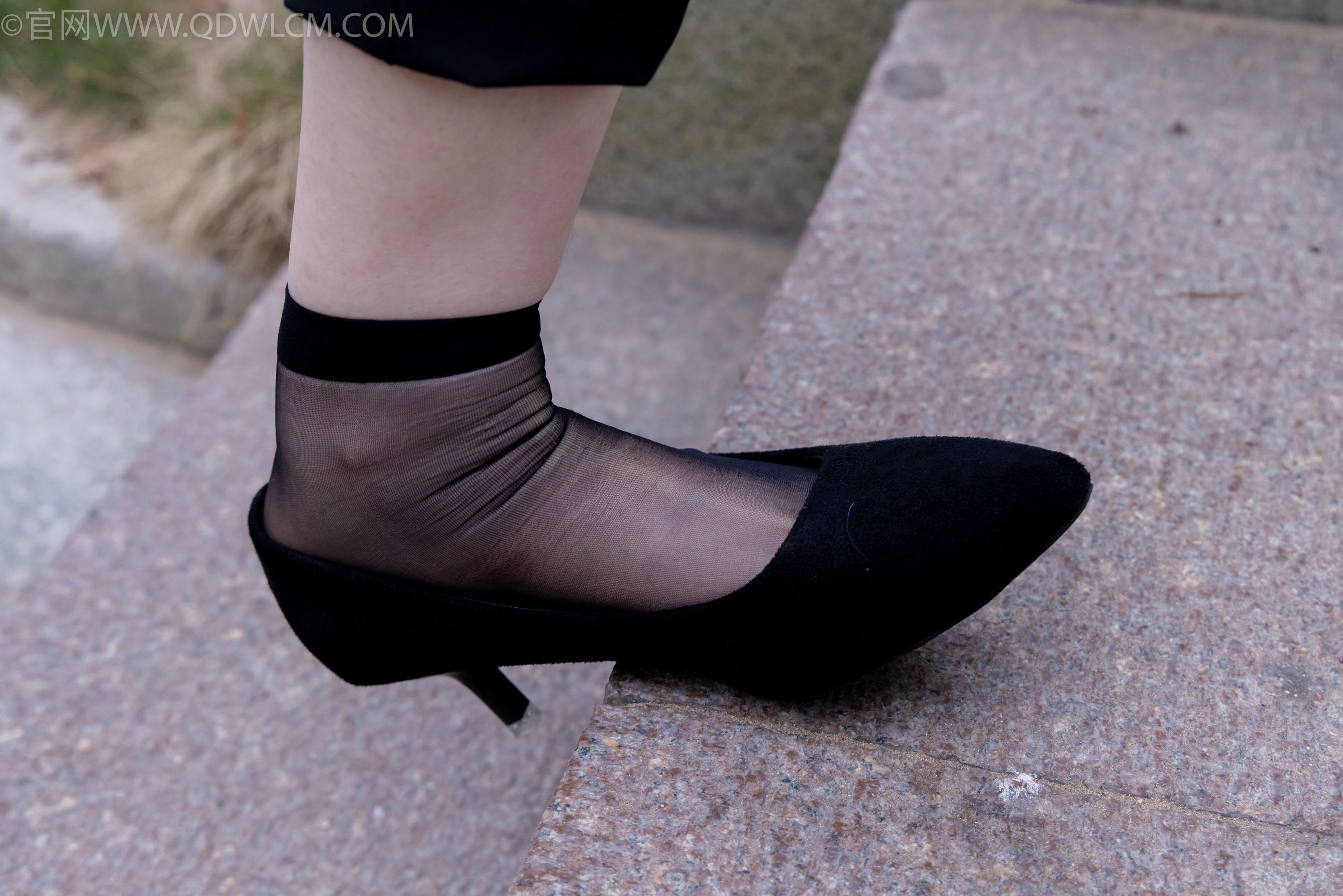 物恋传媒 No.2337 小酒 - 高跟鞋、短黑丝、短白丝/(315P)