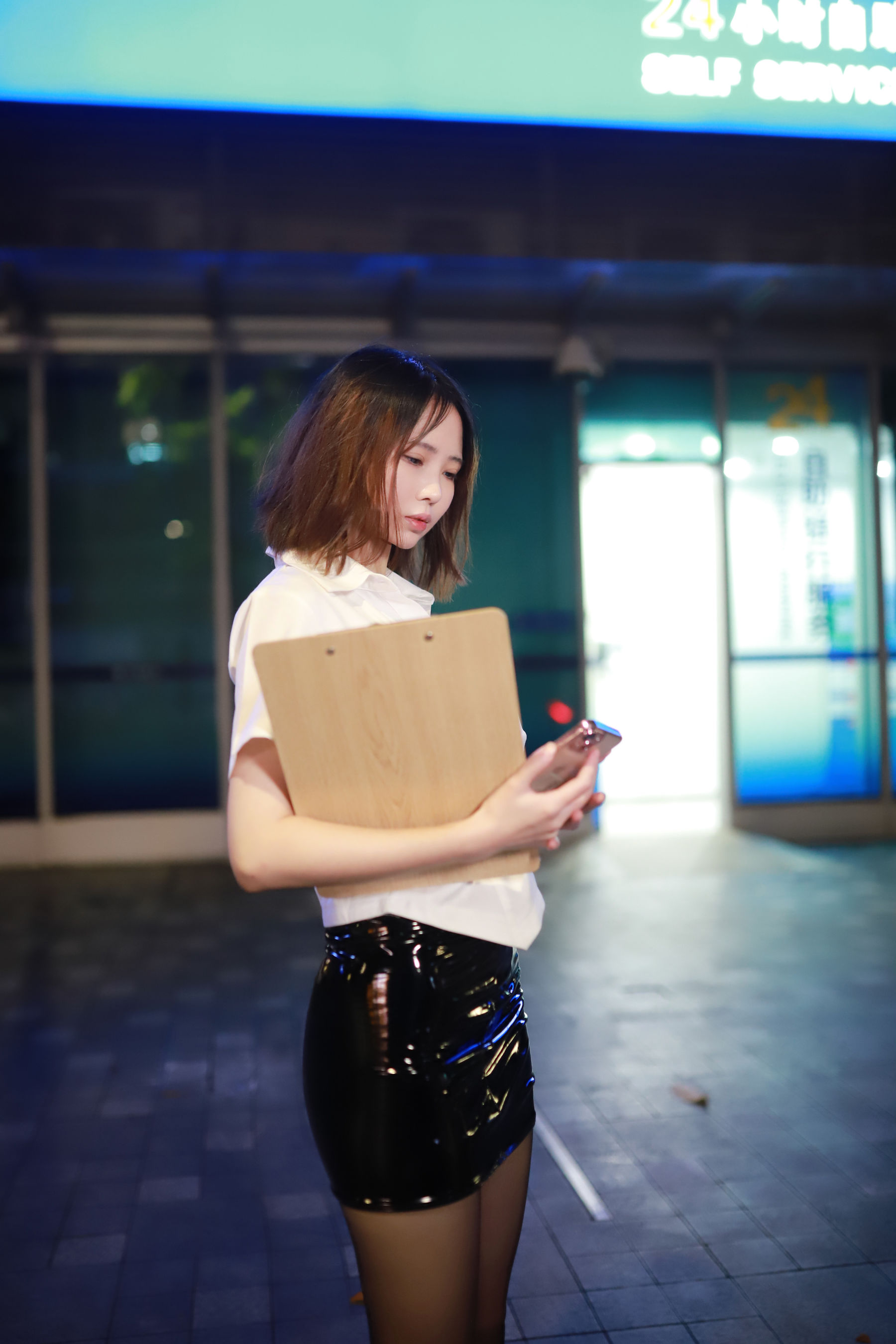 上杉绘梨落 - 被人跟踪/(101P)