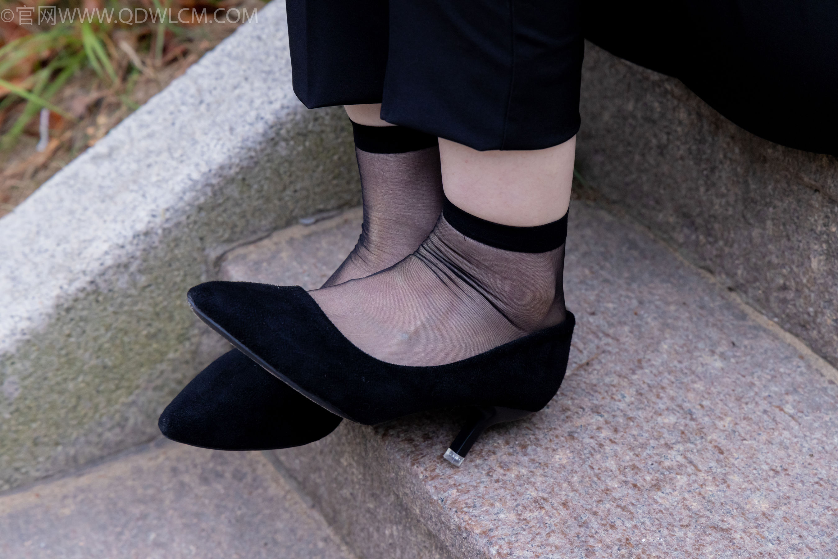 物恋传媒 No.2337 小酒 - 高跟鞋、短黑丝、短白丝/(315P)