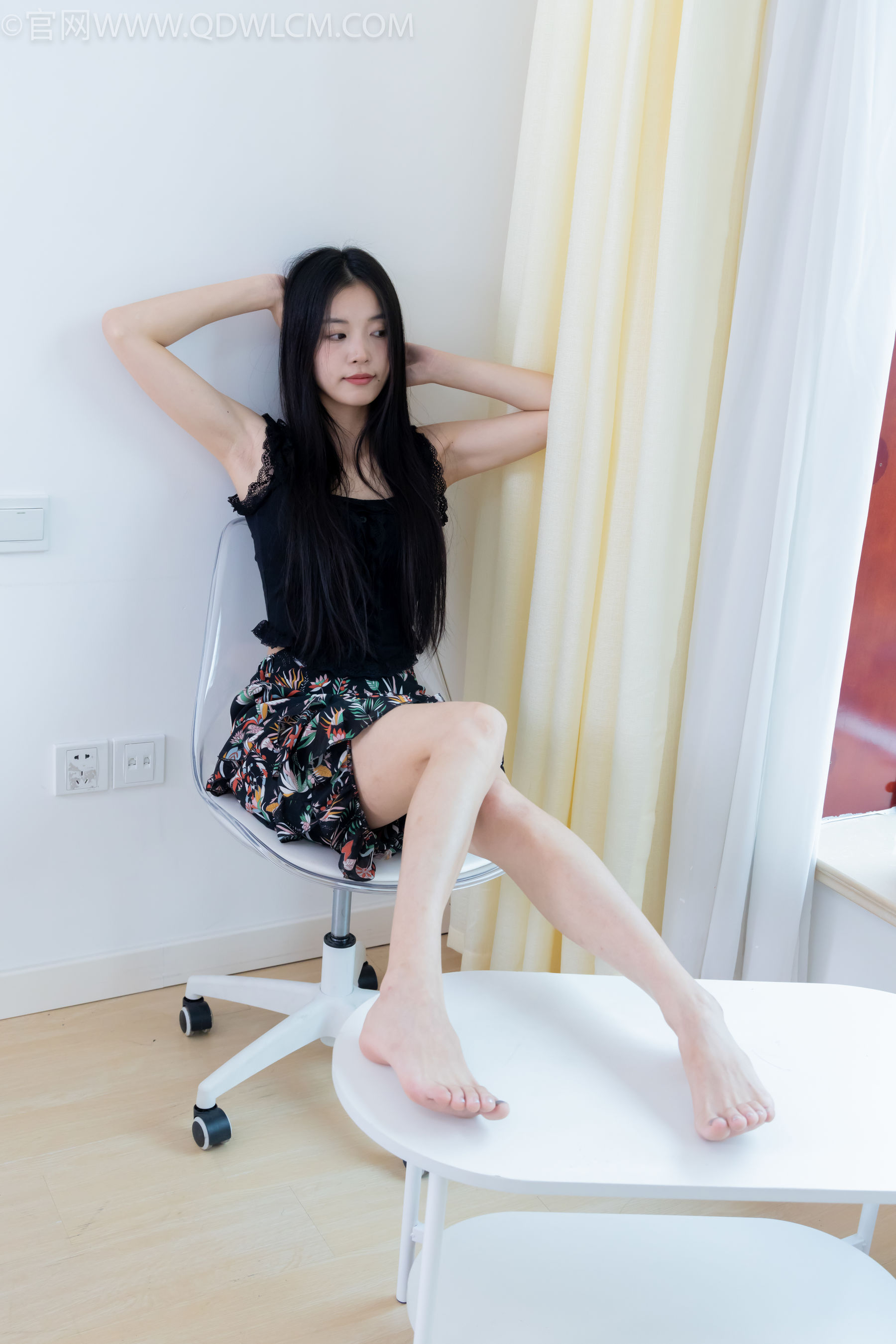 物恋传媒 No.2332 茯苓 - 短靴、短黑丝、裸足/(184P)