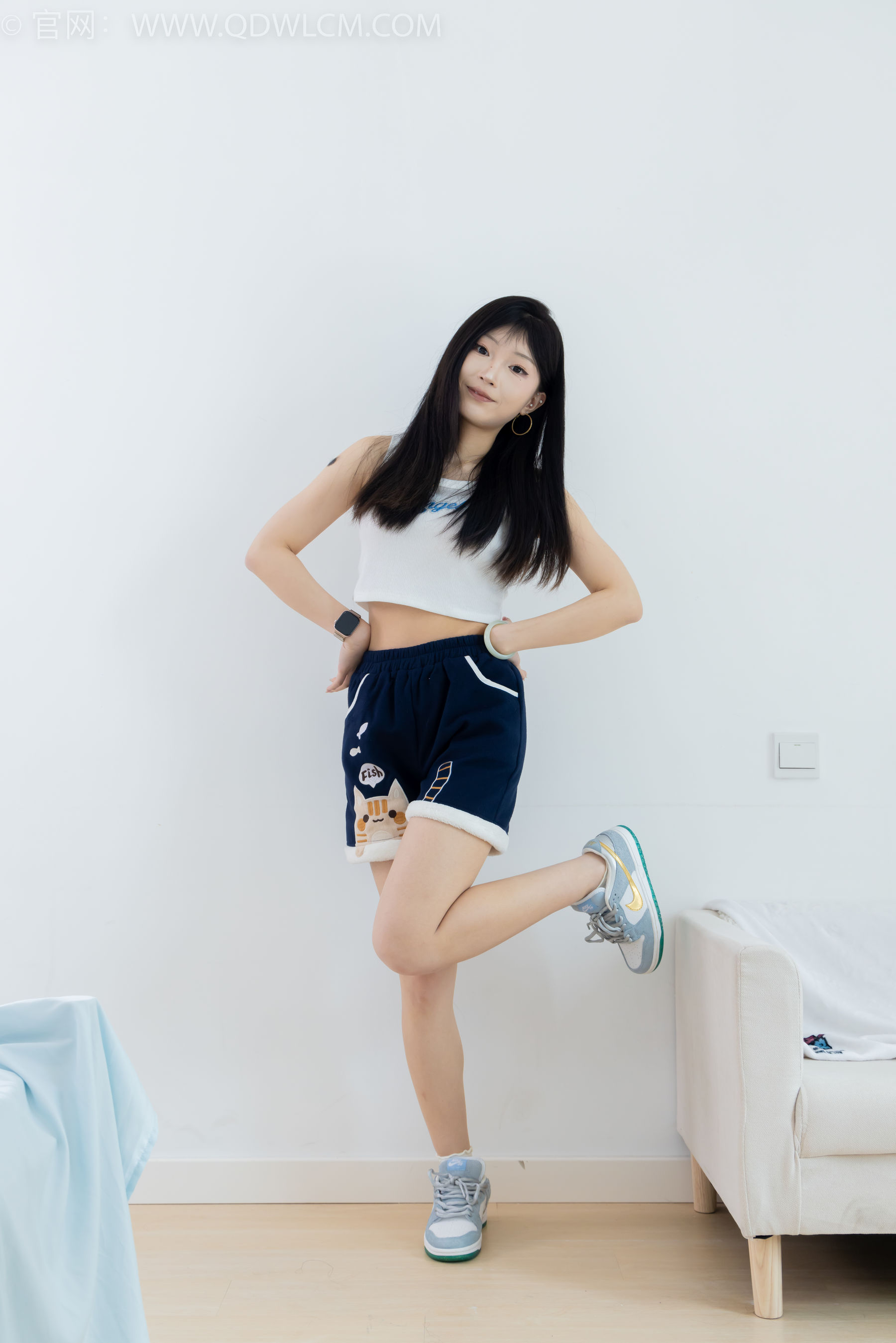 物恋传媒 No.2341 嘟嘟 - 板鞋、白棉袜、裸足、裸足涂精油/(190P)