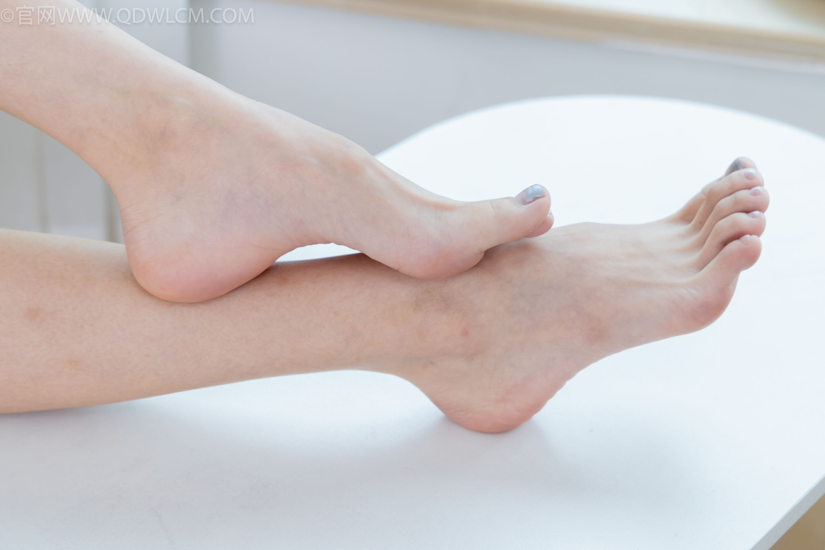 物恋传媒 No.2332 茯苓 - 短靴、短黑丝、裸足/(184P)