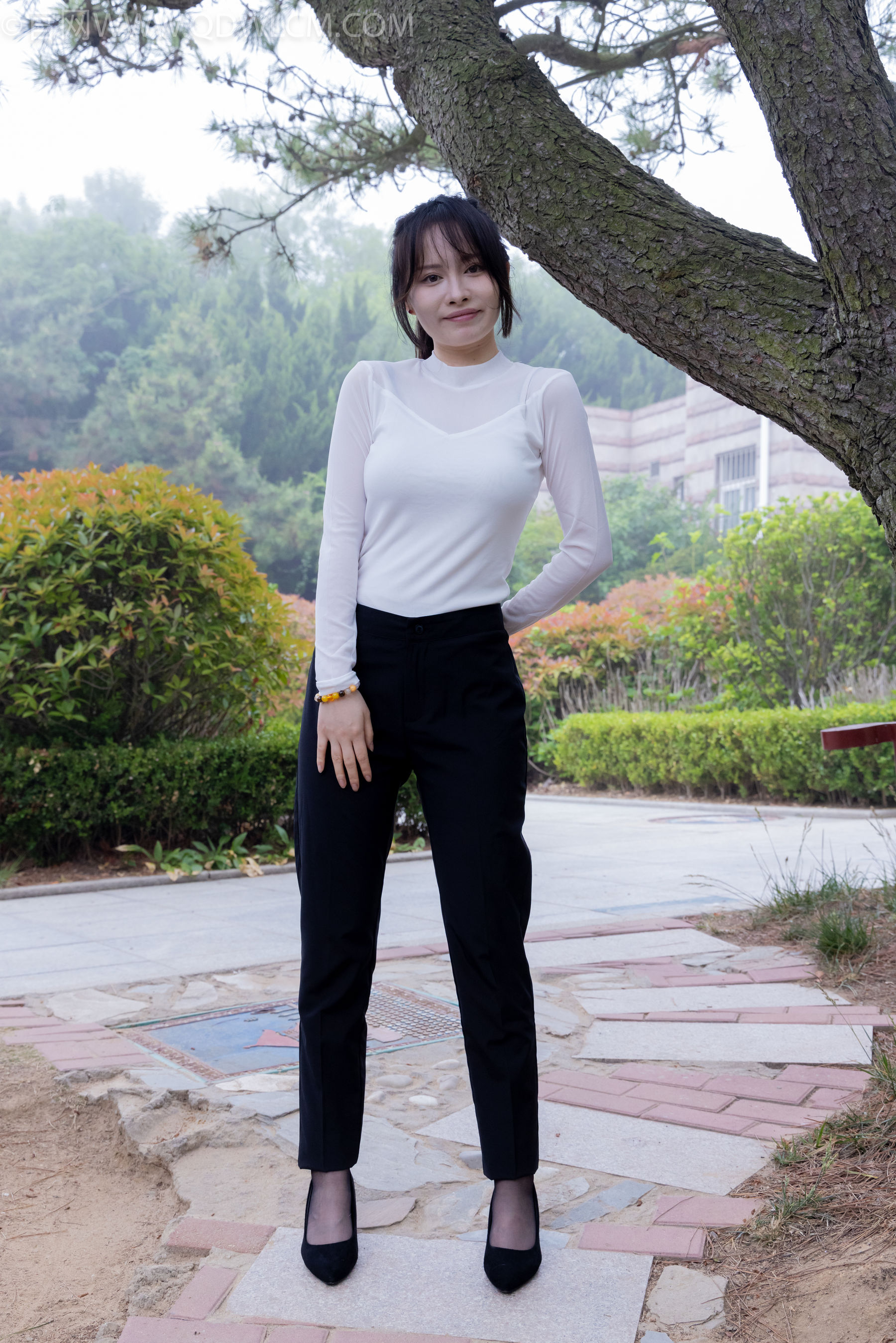 物恋传媒 No.2337 小酒 - 高跟鞋、短黑丝、短白丝/(315P)