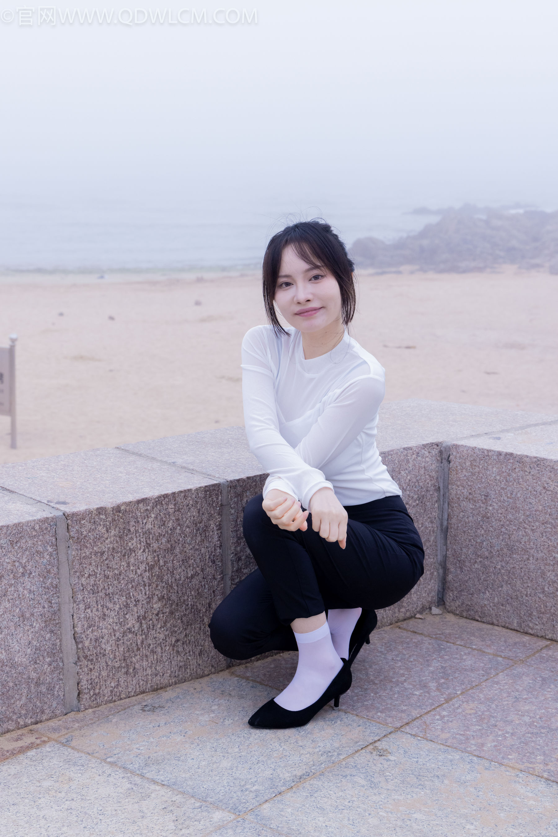 物恋传媒 No.2337 小酒 - 高跟鞋、短黑丝、短白丝/(315P)