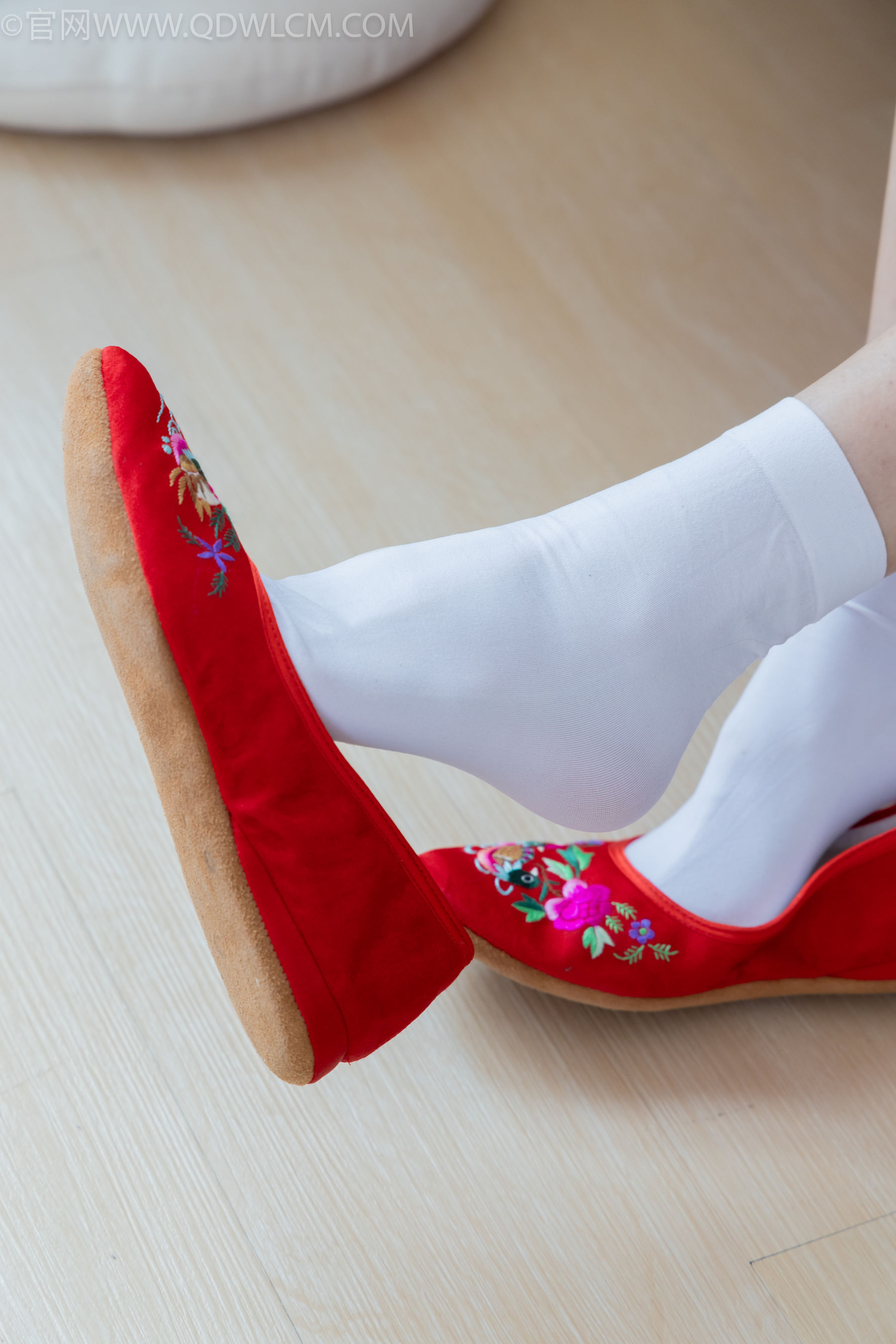 物恋传媒 No.2328 绒绒 - 汉服、布鞋、白棉袜、红色船袜/(174P)