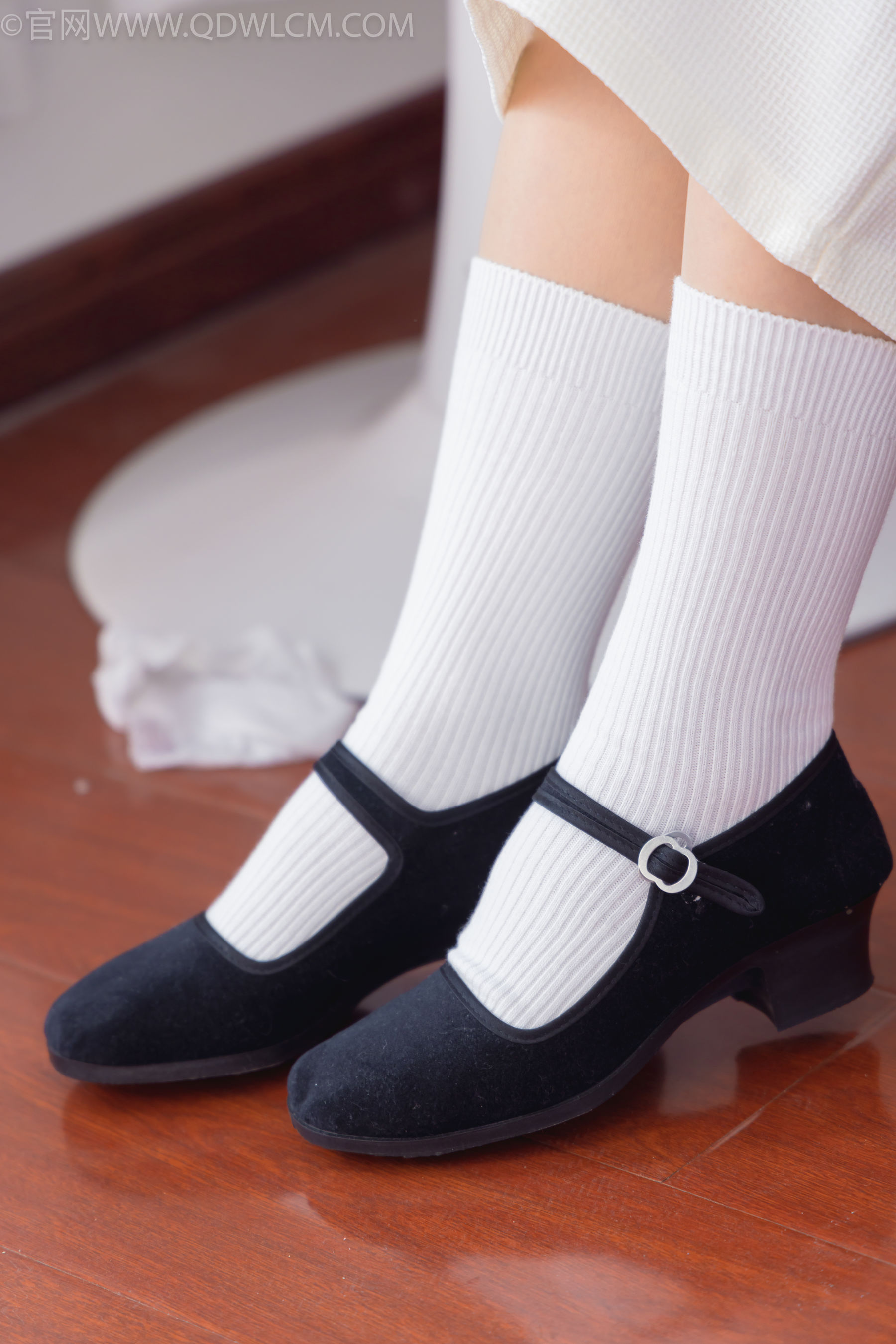 物恋传媒 No.2335 美兔 - 布鞋、长靴、白棉袜、薄肉丝/(227P)