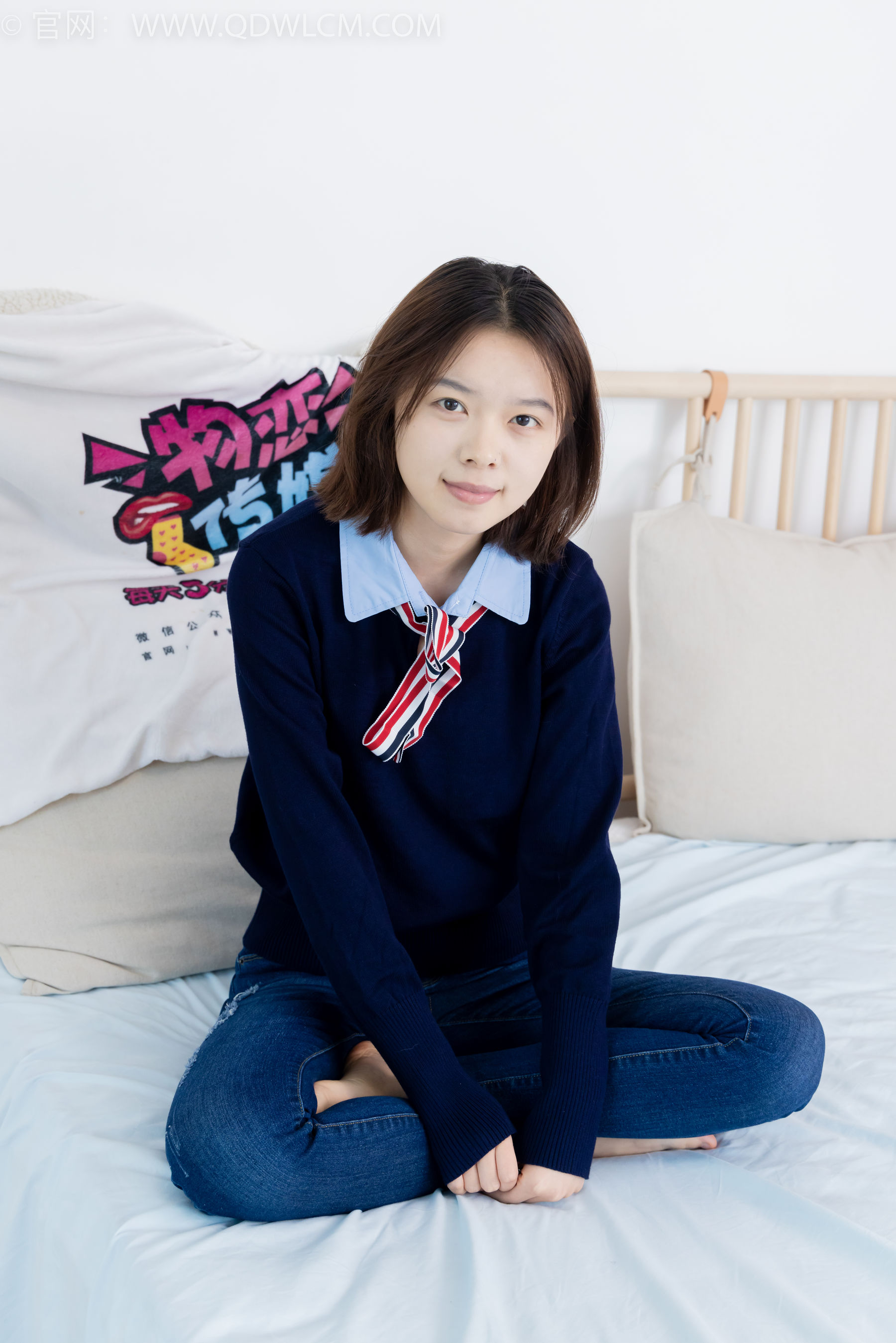 物恋传媒 No.2354 小悦 - 帆布鞋、白棉袜、裸足/(150P)