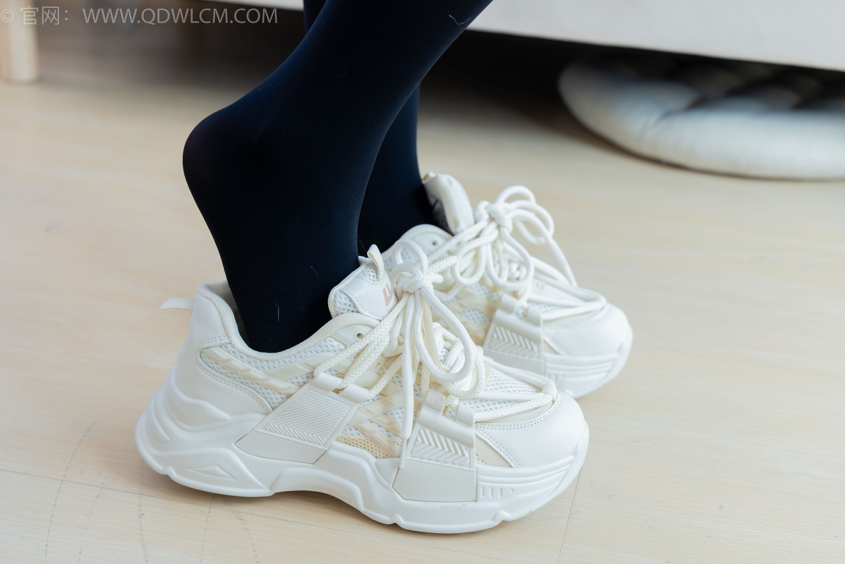 物恋传媒 No.2346 菜菜 - 运动鞋、厚黑丝、裸足/(167P)