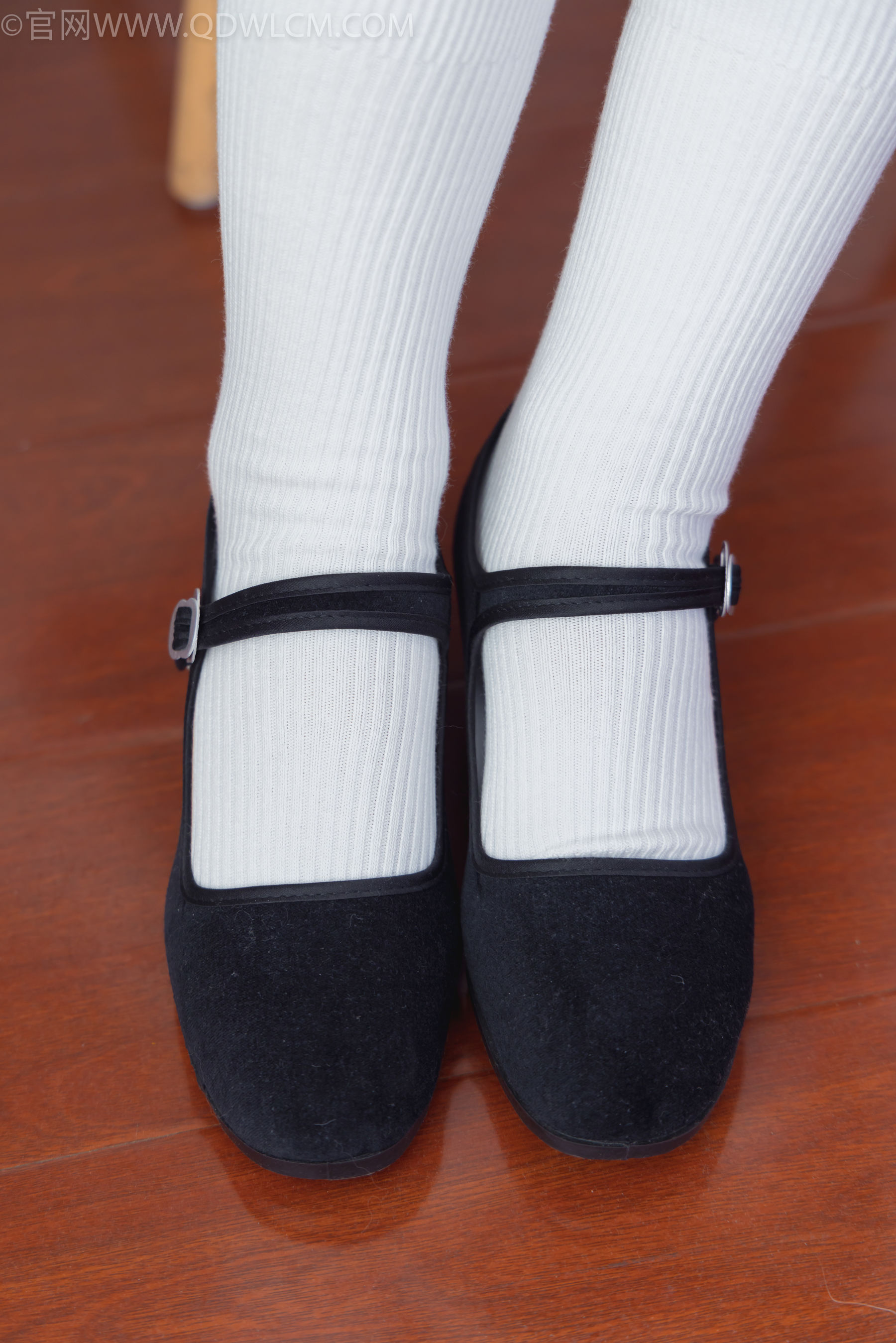 物恋传媒 No.2335 美兔 - 布鞋、长靴、白棉袜、薄肉丝/(227P)