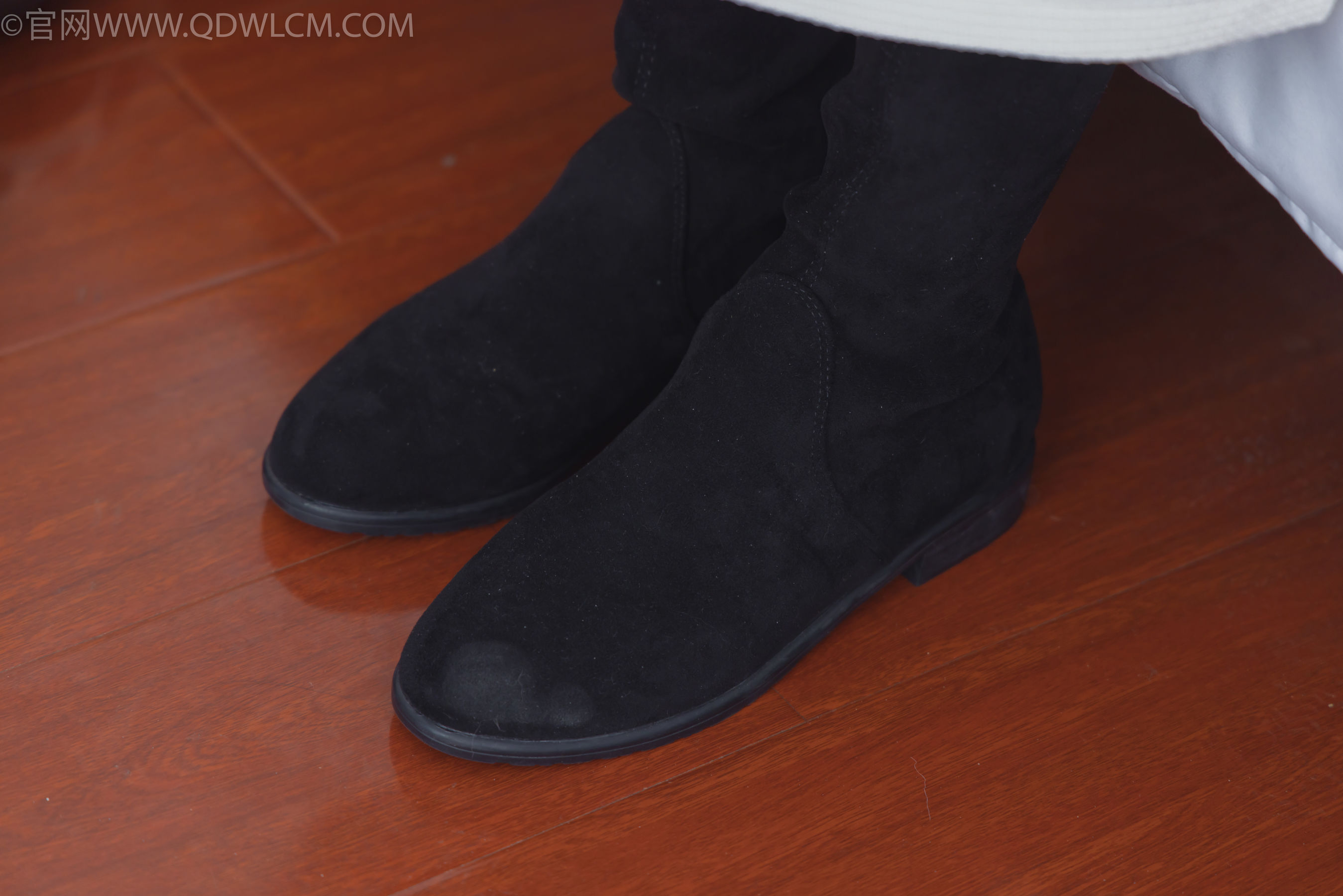 物恋传媒 No.2335 美兔 - 布鞋、长靴、白棉袜、薄肉丝/(227P)