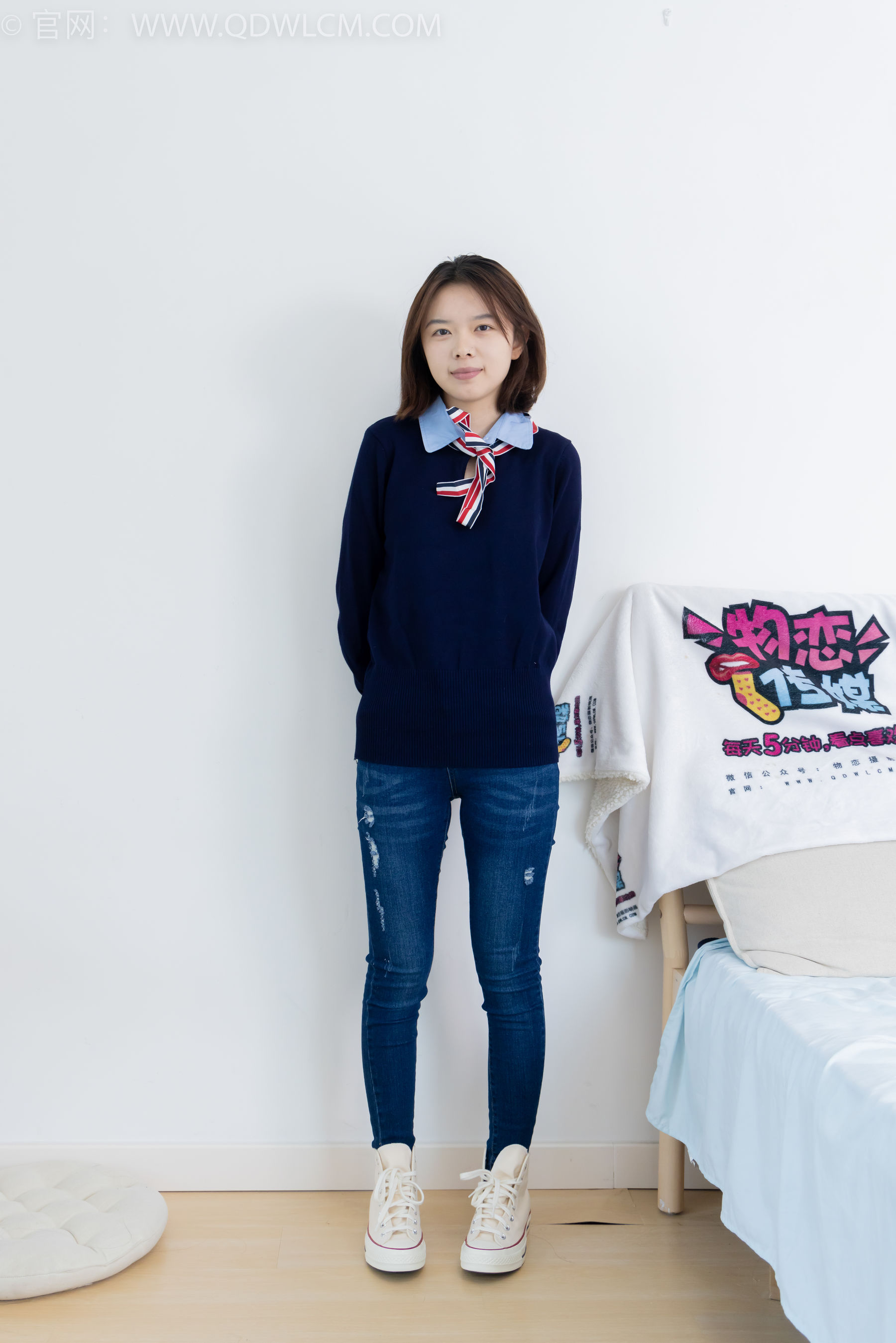 物恋传媒 No.2354 小悦 - 帆布鞋、白棉袜、裸足/(150P)