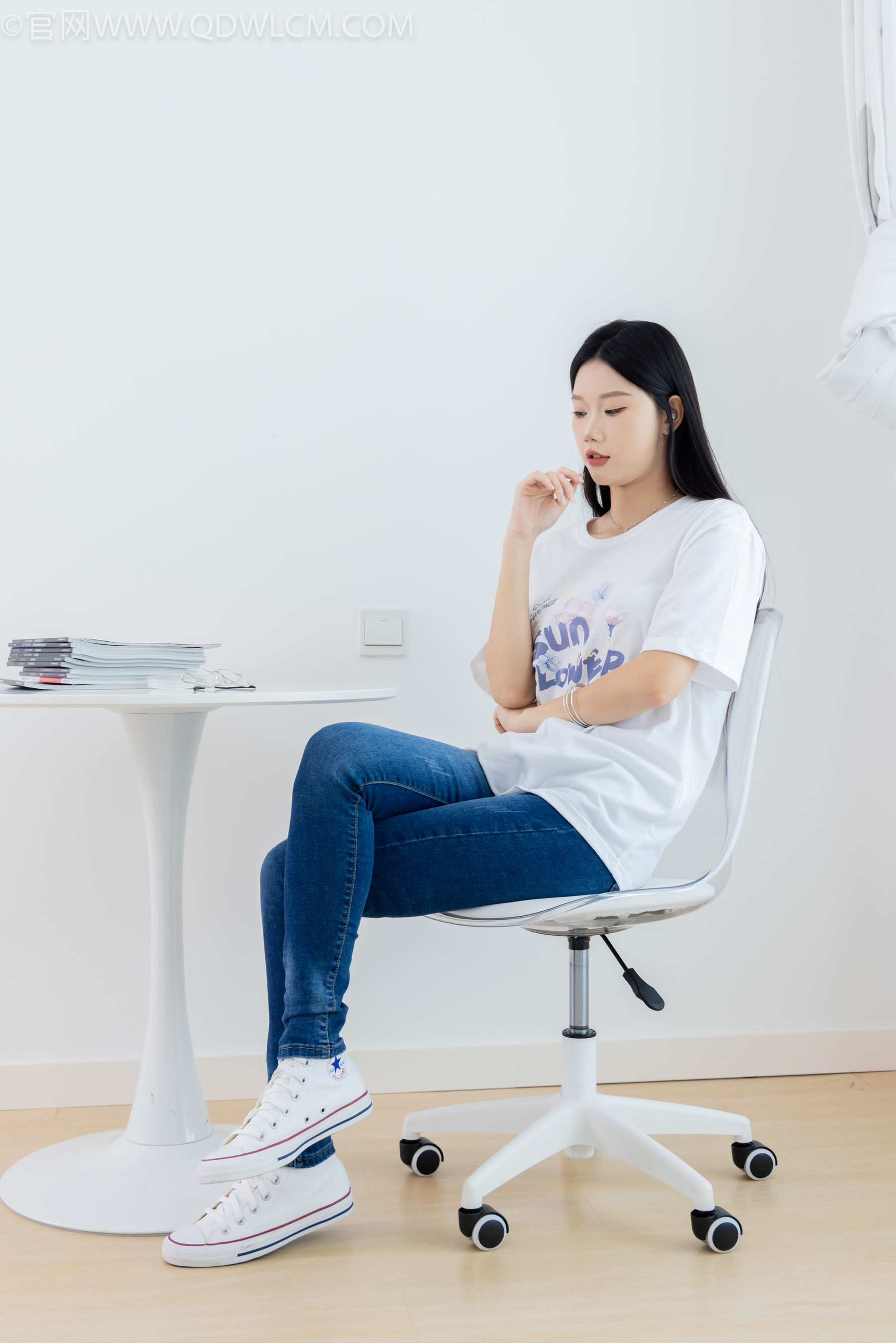 物恋传媒 No.2329 小竹 - 帆布鞋、白船袜、肚子疼揉肚子剧情/(158P)