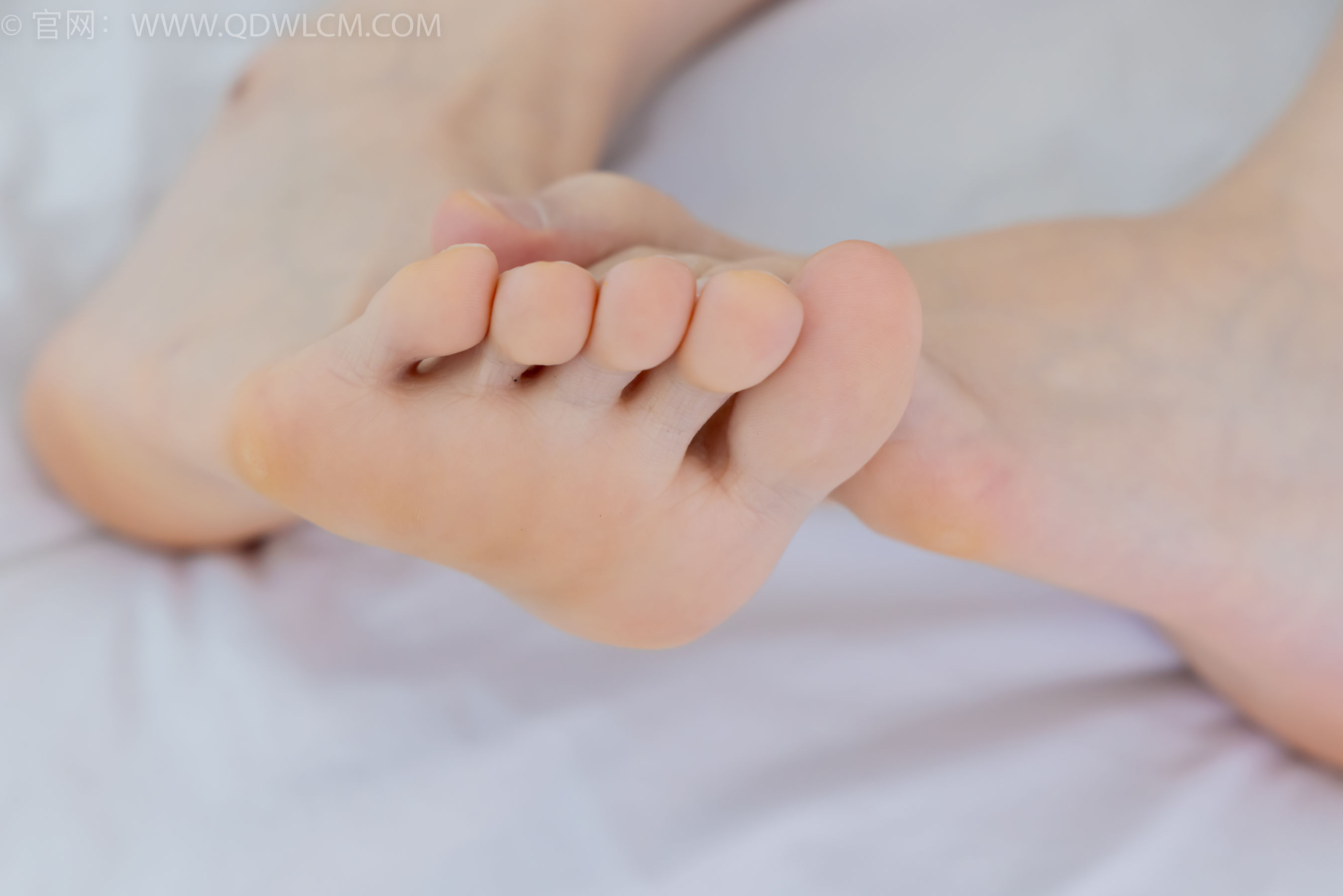 物恋传媒 No.2346 菜菜 - 运动鞋、厚黑丝、裸足/(167P)