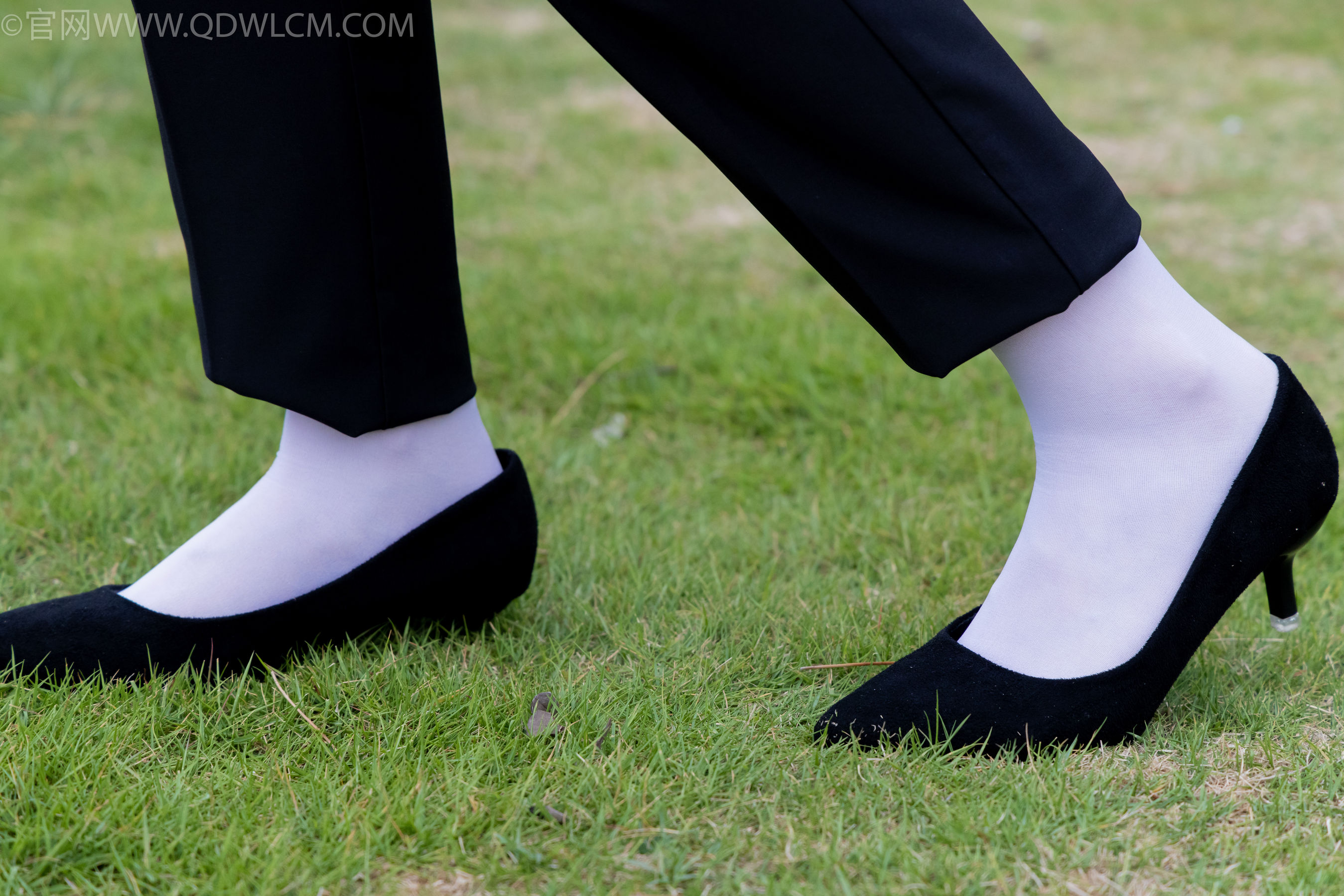 物恋传媒 No.2337 小酒 - 高跟鞋、短黑丝、短白丝/(315P)