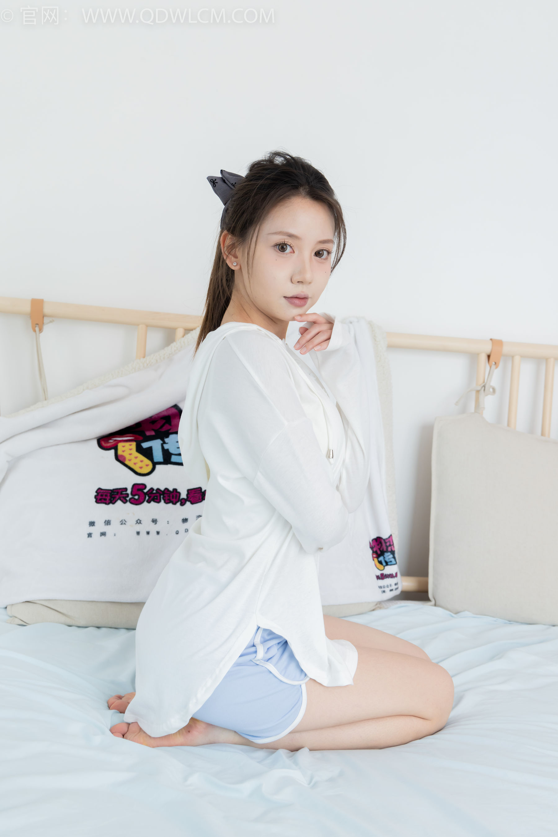 物恋传媒 No.2348 小曦 - 板鞋、白棉袜、裸足/(155P)