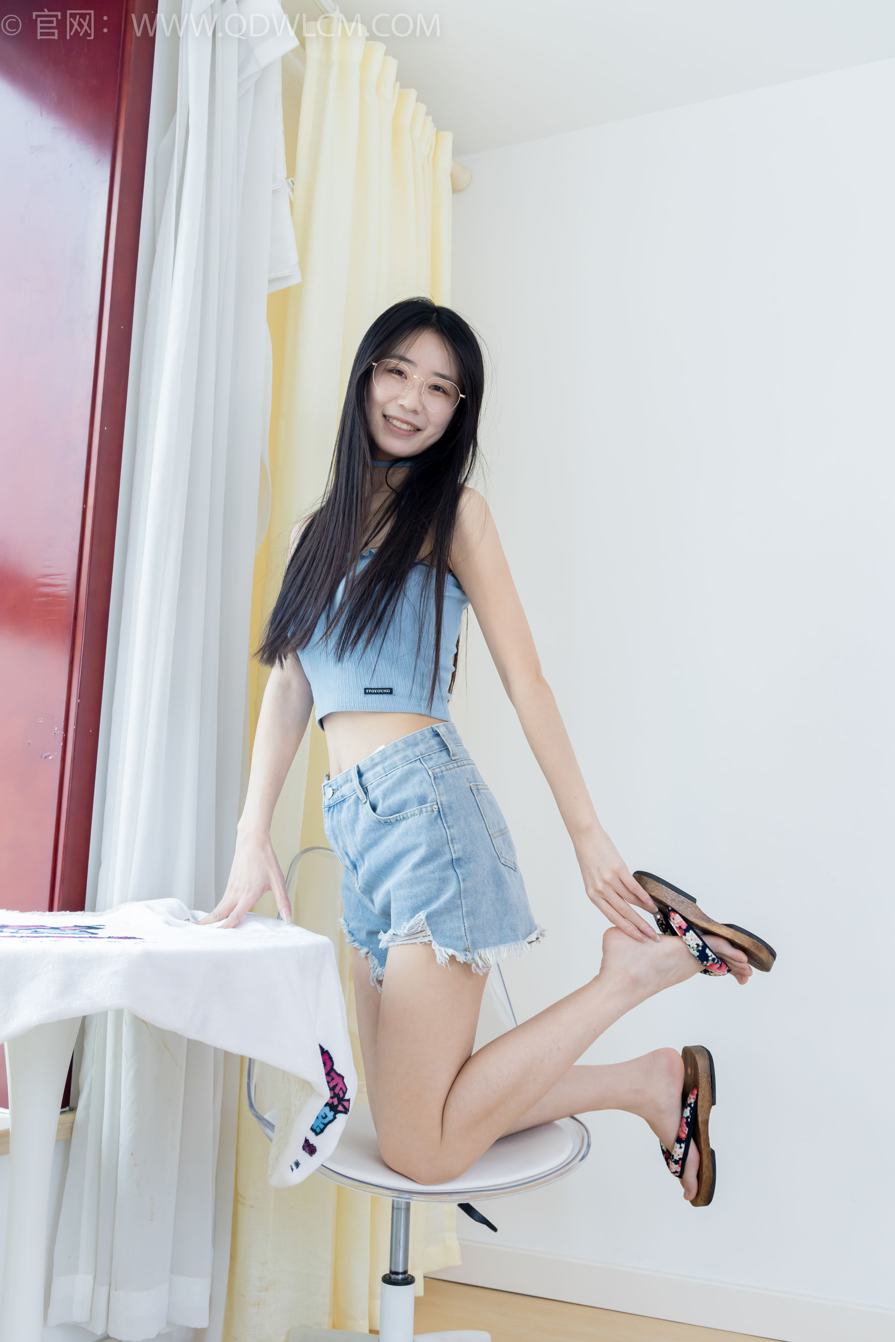 物恋传媒 No.2353 菜菜 - 木屐人字拖、薄黑丝、裸足/(155P)