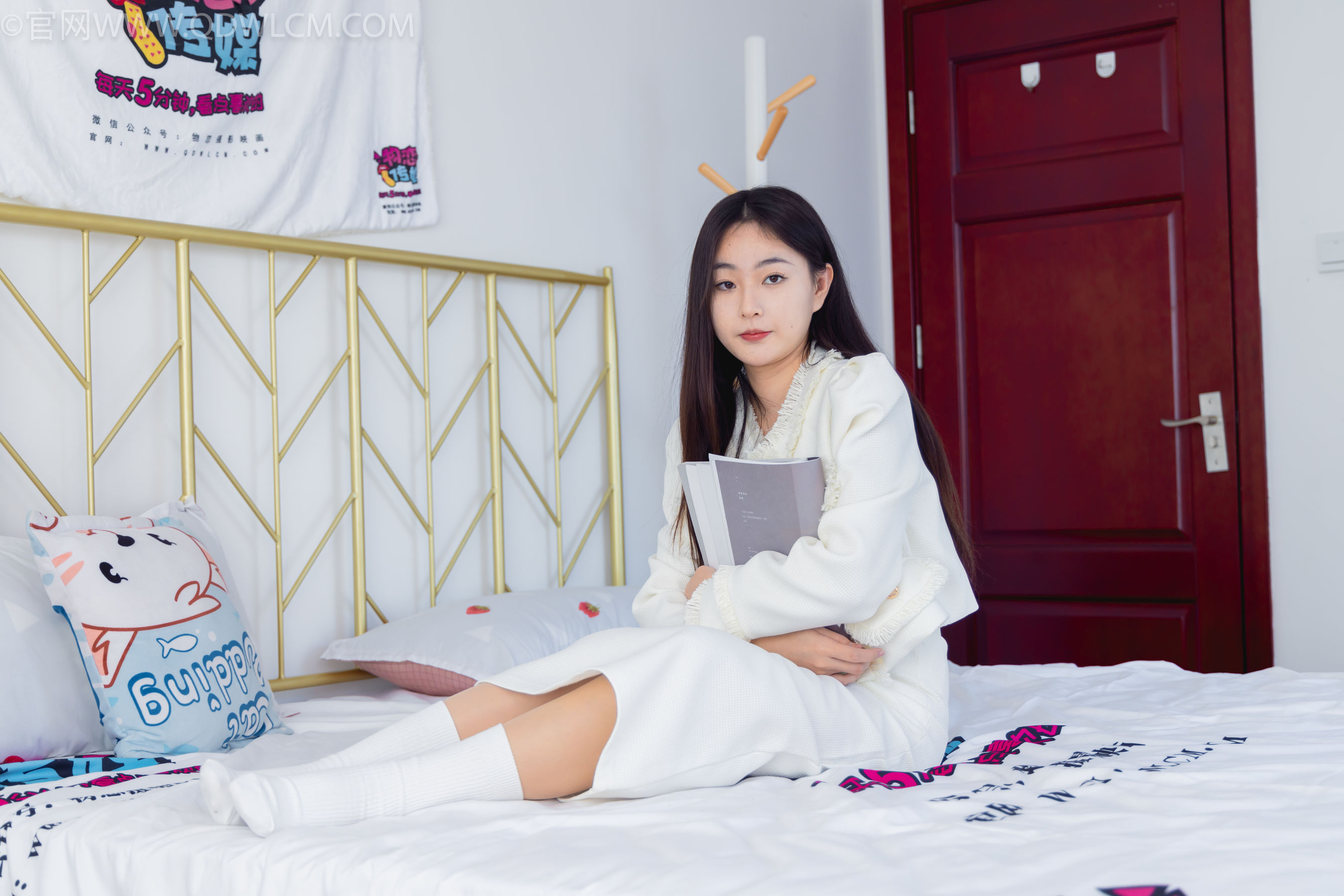 物恋传媒 No.2335 美兔 - 布鞋、长靴、白棉袜、薄肉丝/(227P)