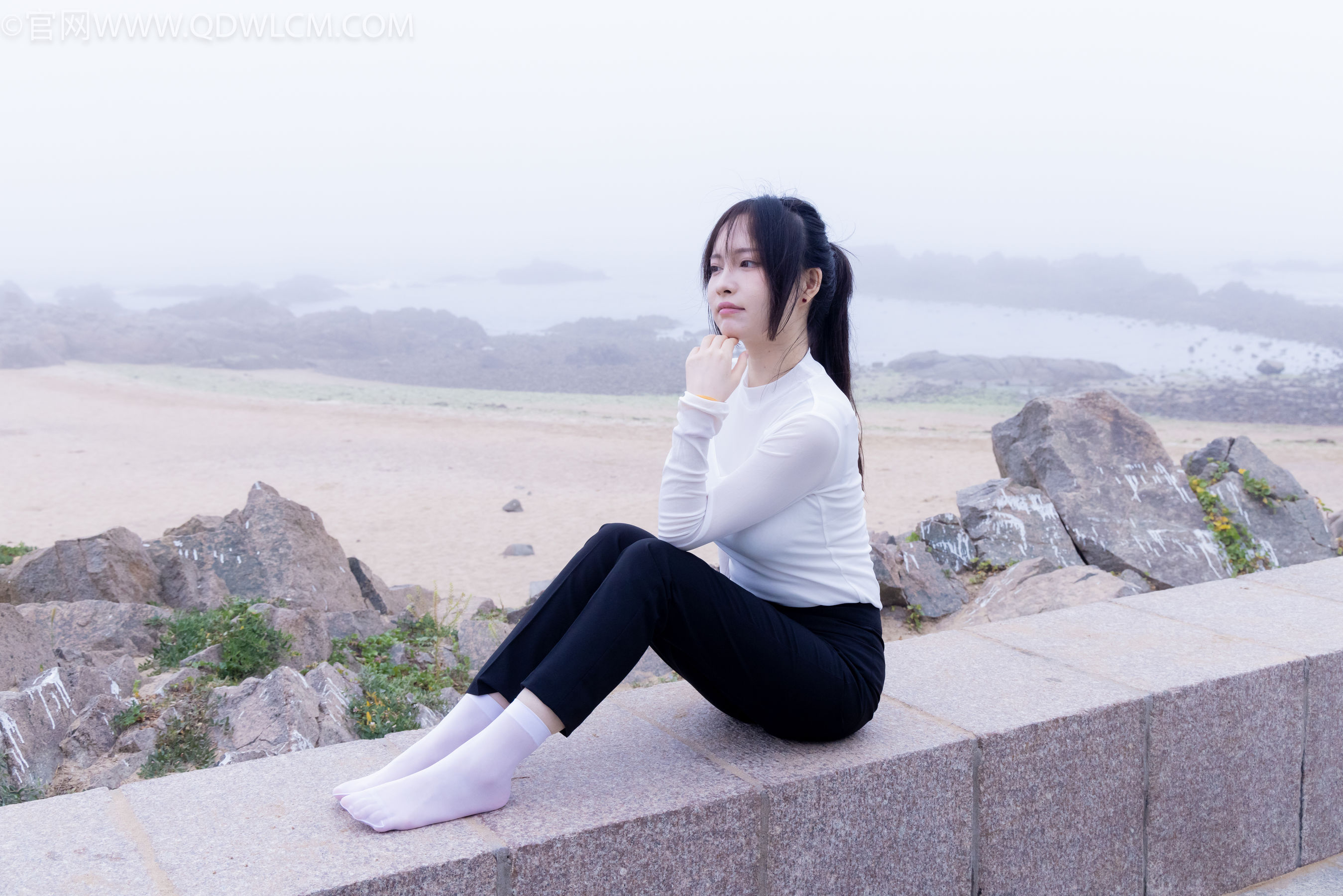 物恋传媒 No.2337 小酒 - 高跟鞋、短黑丝、短白丝/(315P)