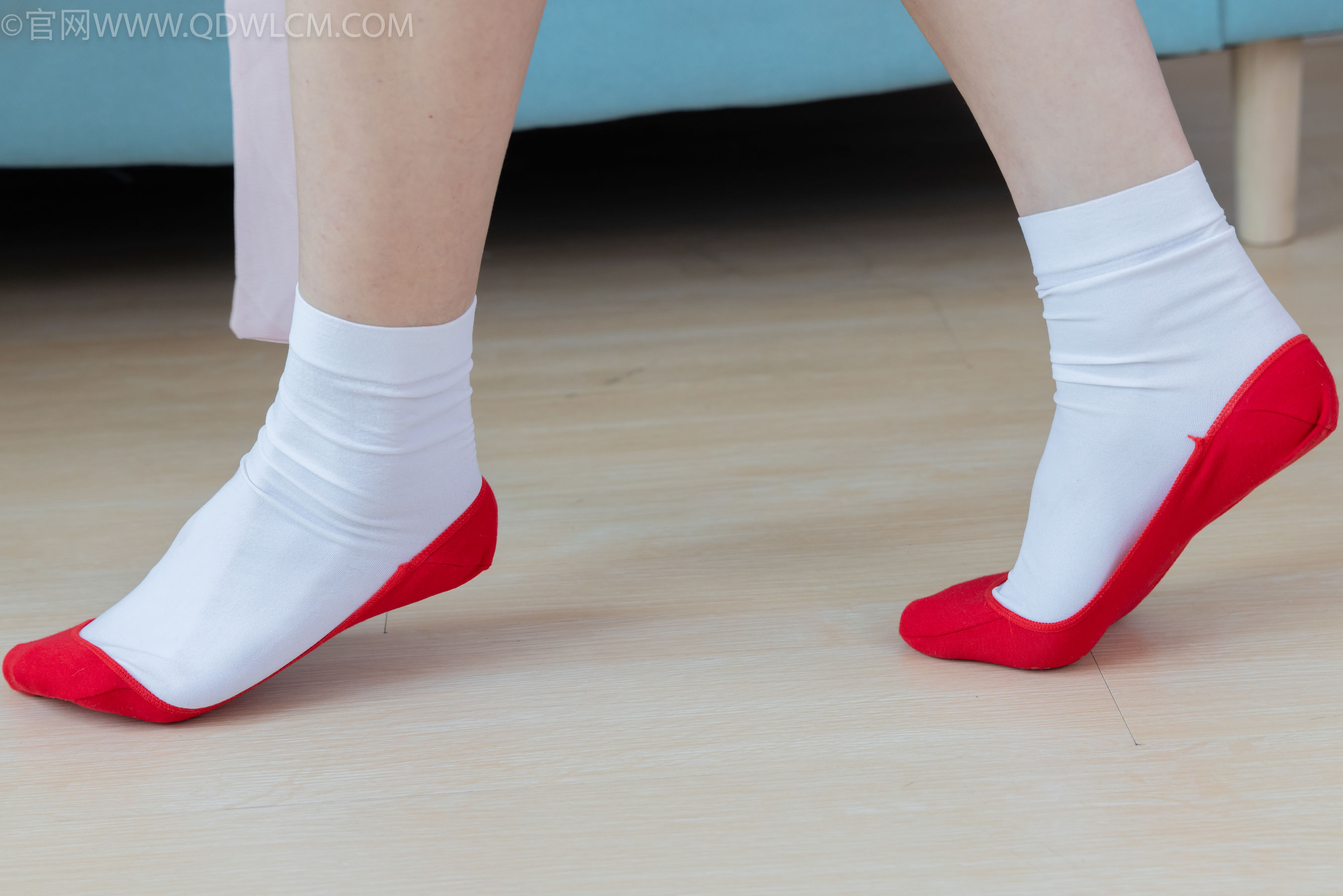 物恋传媒 No.2328 绒绒 - 汉服、布鞋、白棉袜、红色船袜/(174P)