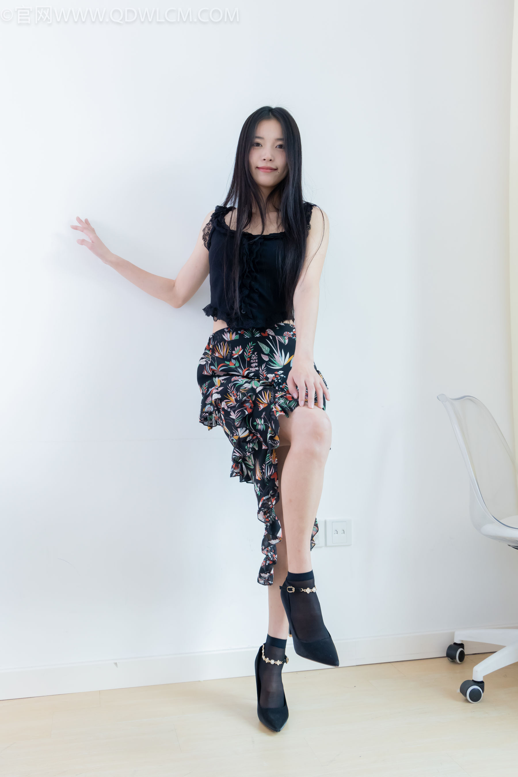 物恋传媒 No.2332 茯苓 - 短靴、短黑丝、裸足/(184P)