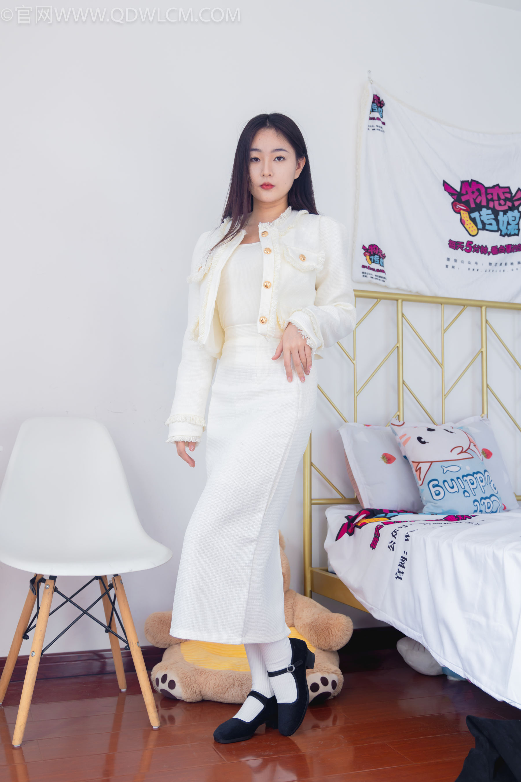 物恋传媒 No.2335 美兔 - 布鞋、长靴、白棉袜、薄肉丝/(227P)