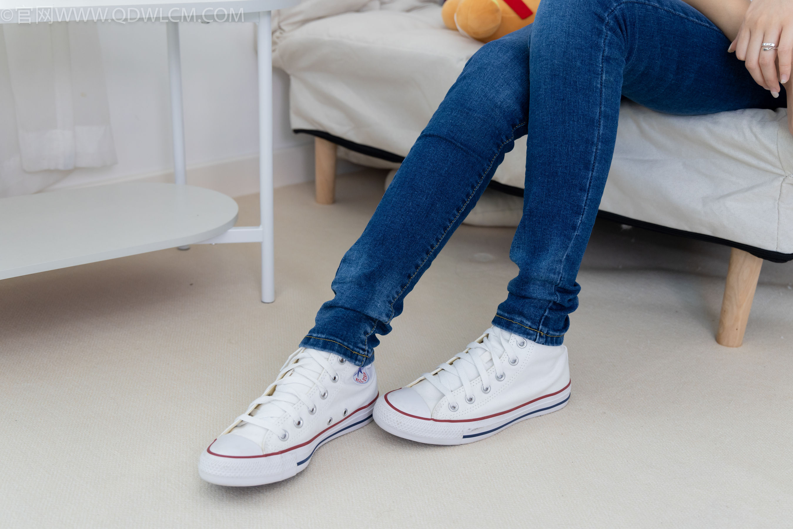 物恋传媒 No.2329 小竹 - 帆布鞋、白船袜、肚子疼揉肚子剧情/(158P)