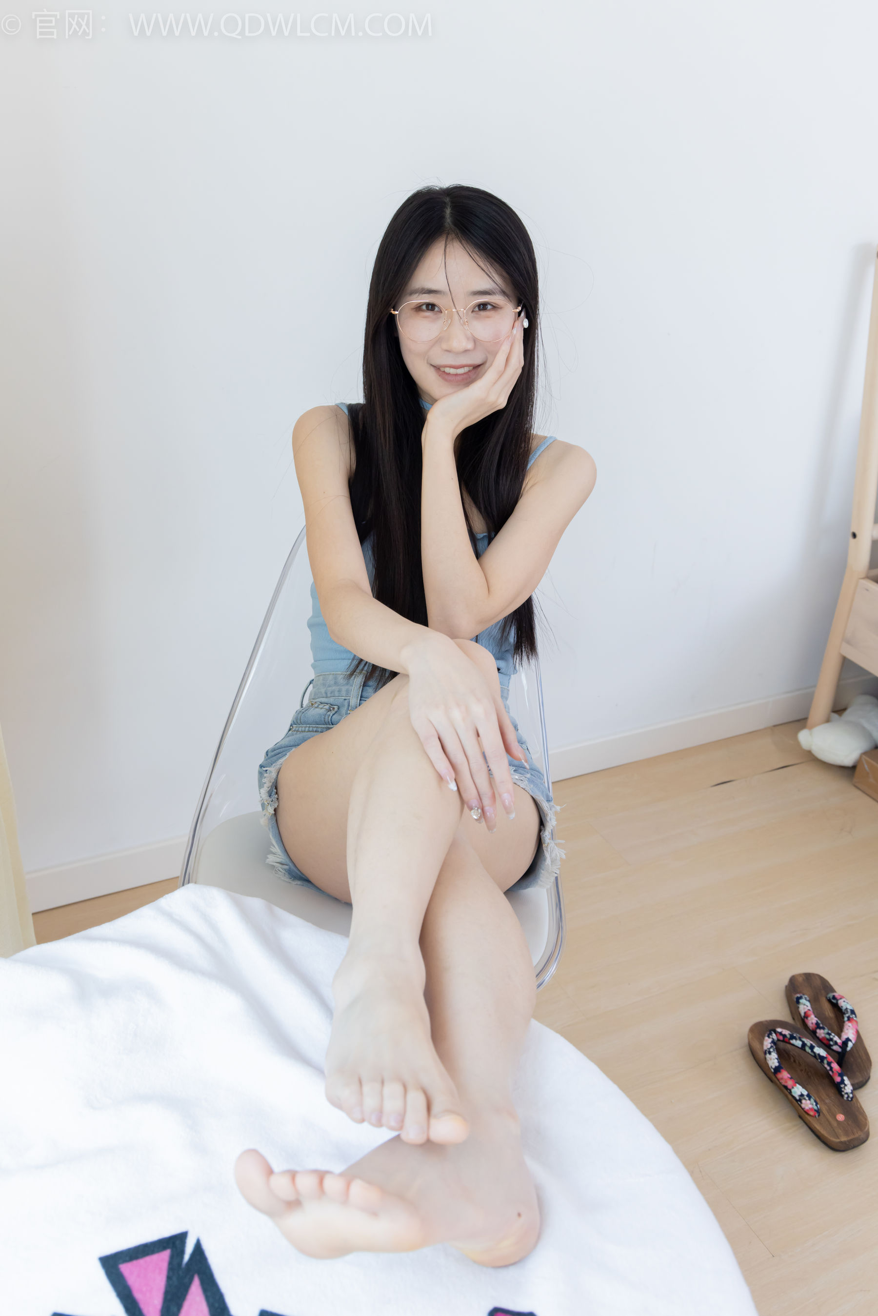 物恋传媒 No.2353 菜菜 - 木屐人字拖、薄黑丝、裸足/(155P)