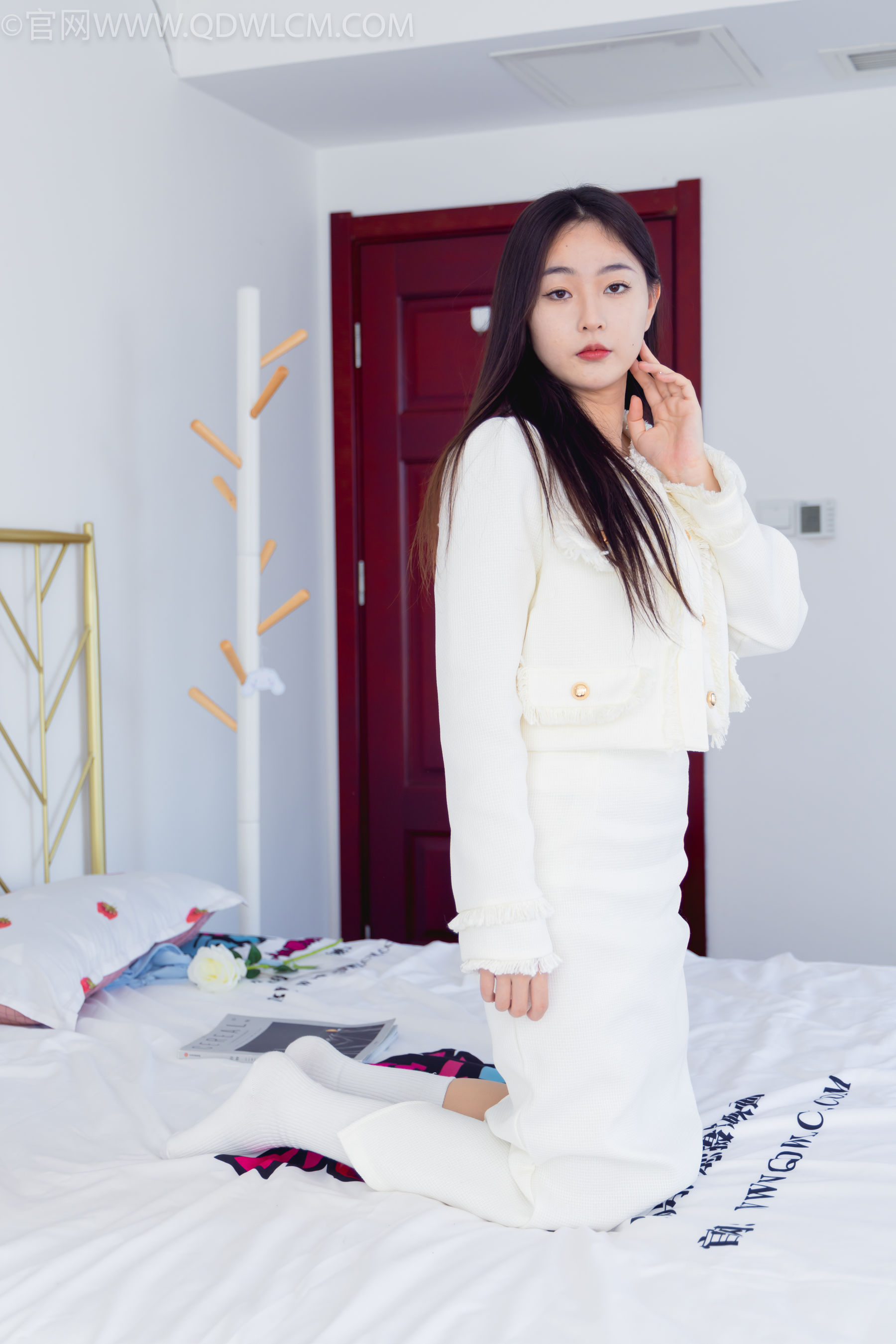 物恋传媒 No.2335 美兔 - 布鞋、长靴、白棉袜、薄肉丝/(227P)