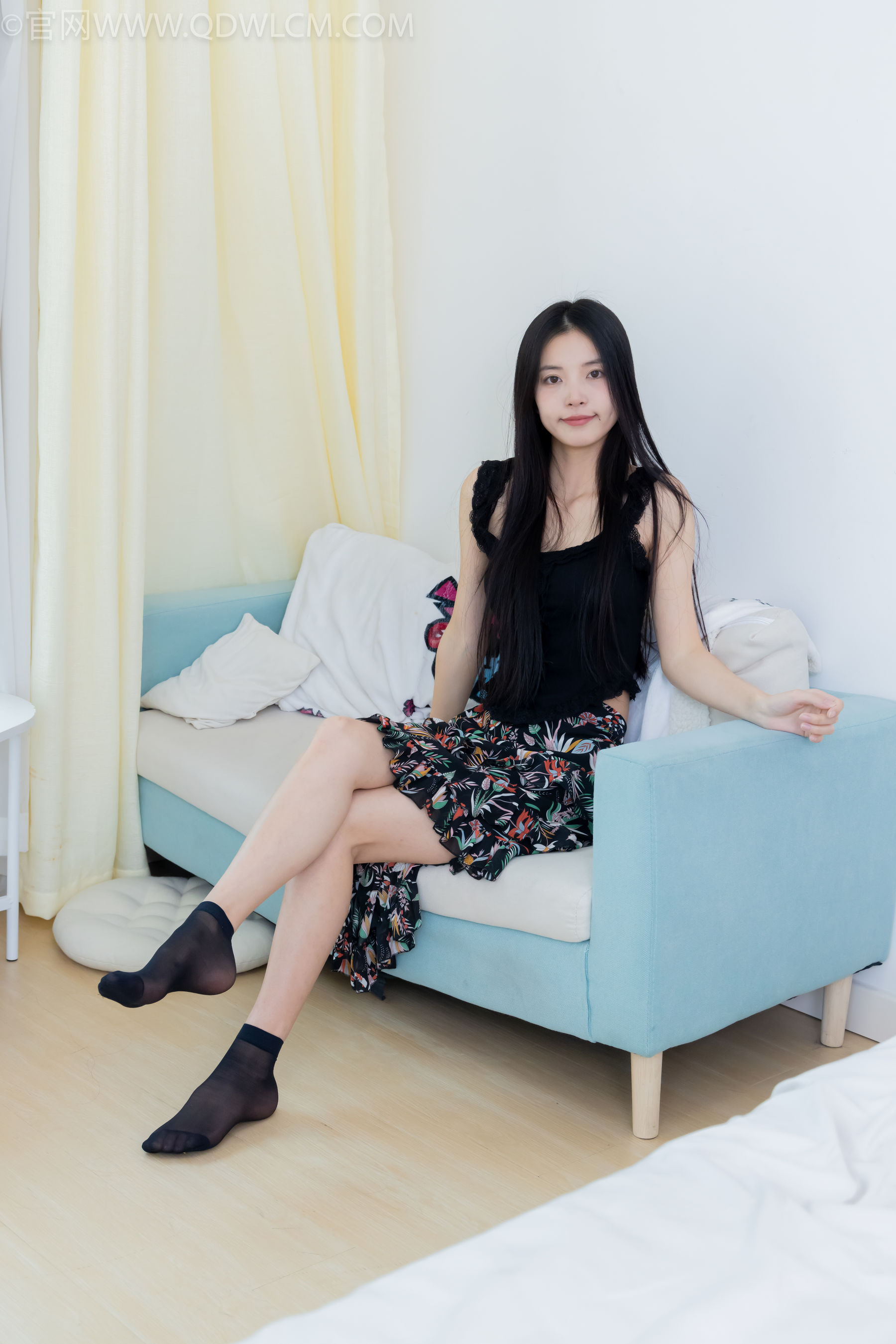 物恋传媒 No.2332 茯苓 - 短靴、短黑丝、裸足/(184P)