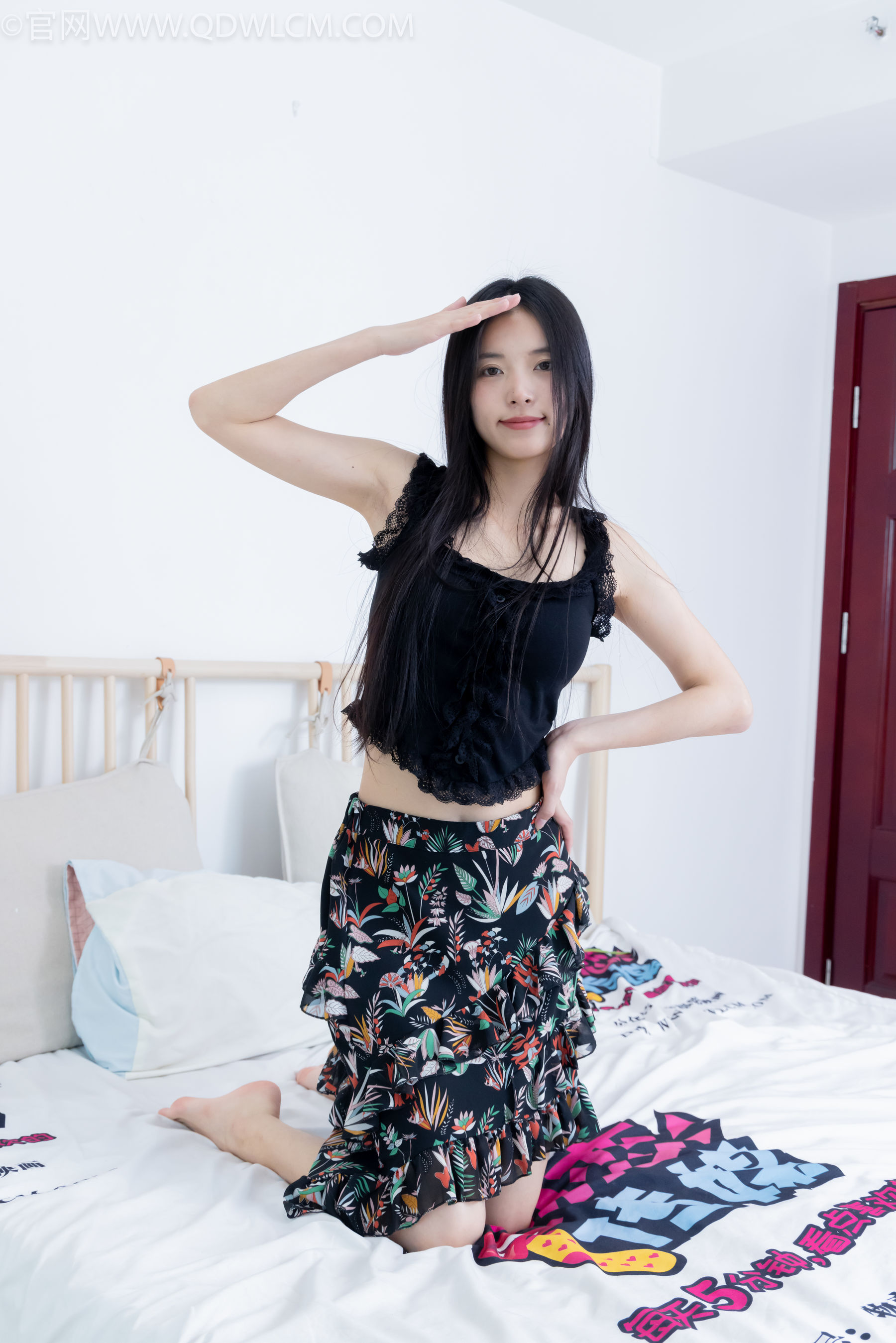 物恋传媒 No.2332 茯苓 - 短靴、短黑丝、裸足/(184P)