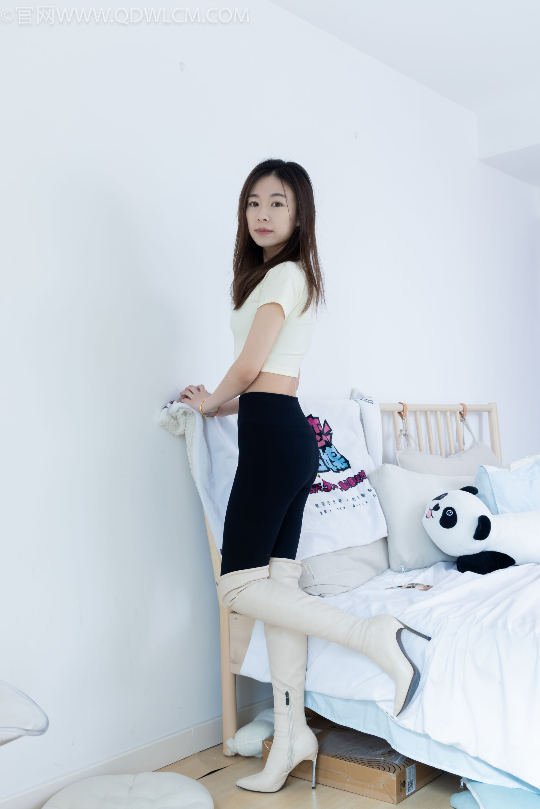 物恋传媒 No.2339 婷婷 - 长靴、白棉袜、裸足/(175P)