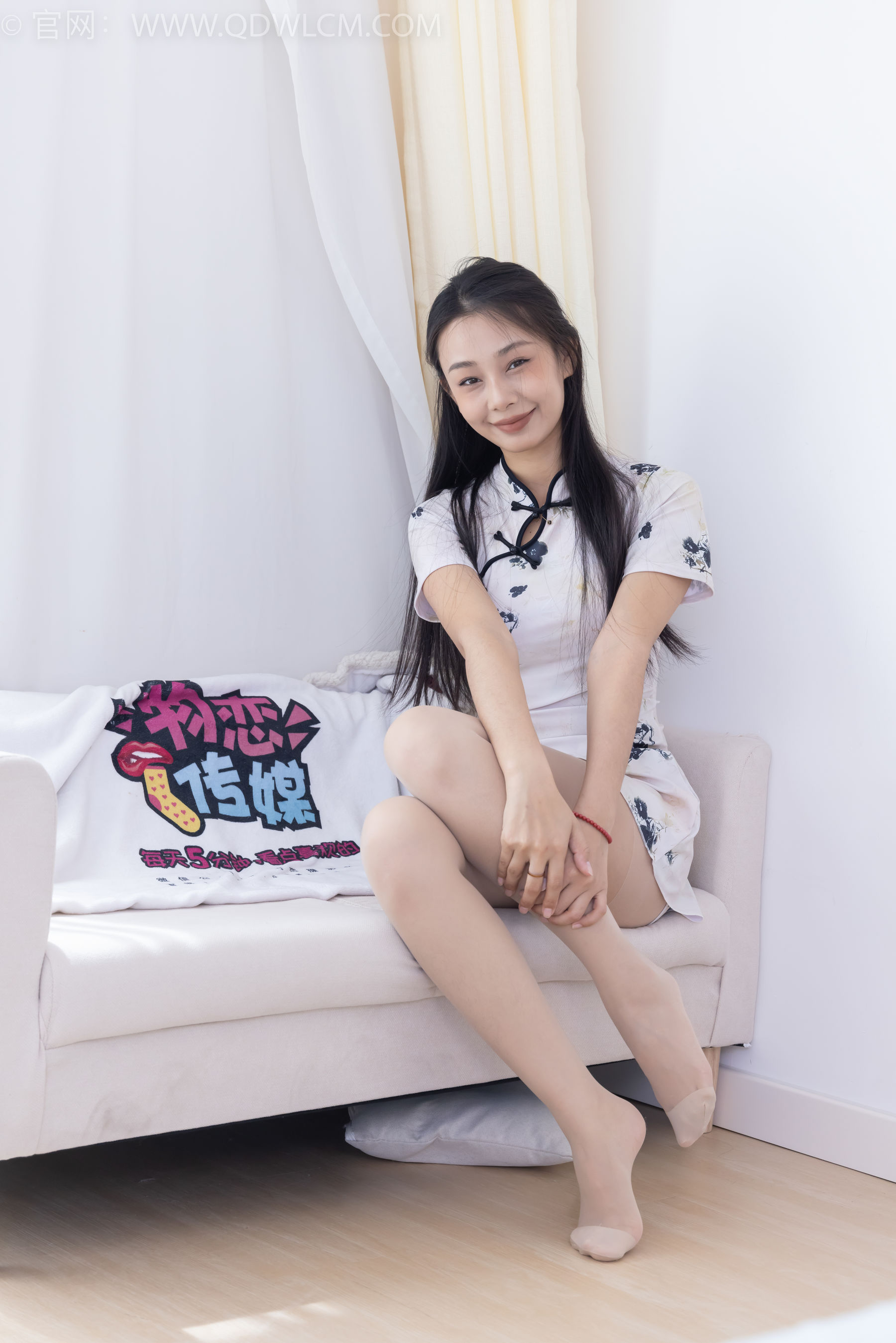 物恋传媒 No.2343 岚岚 - 高跟鞋、自然穿旧薄肉丝、短旗袍/(170P)