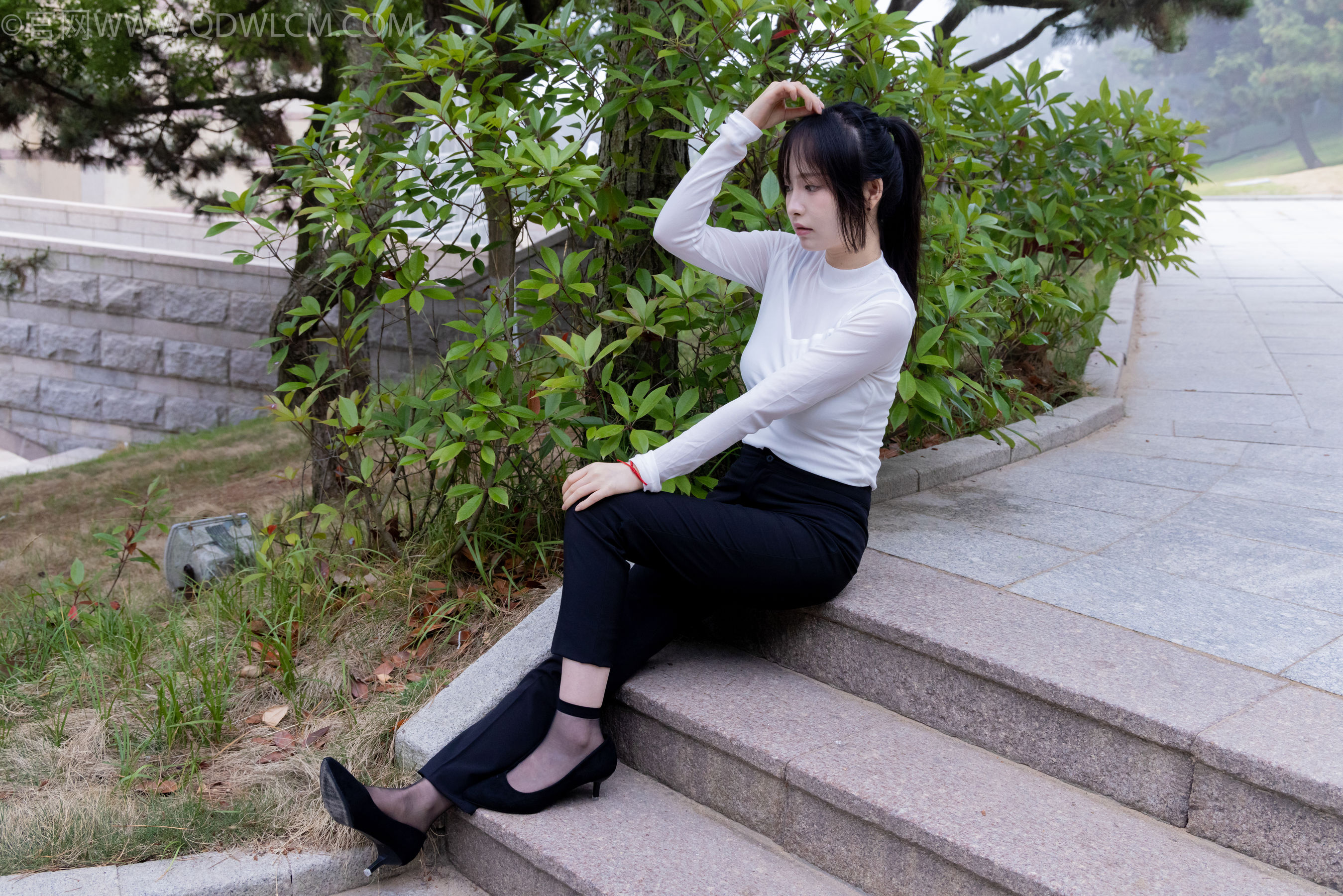 物恋传媒 No.2337 小酒 - 高跟鞋、短黑丝、短白丝/(315P)