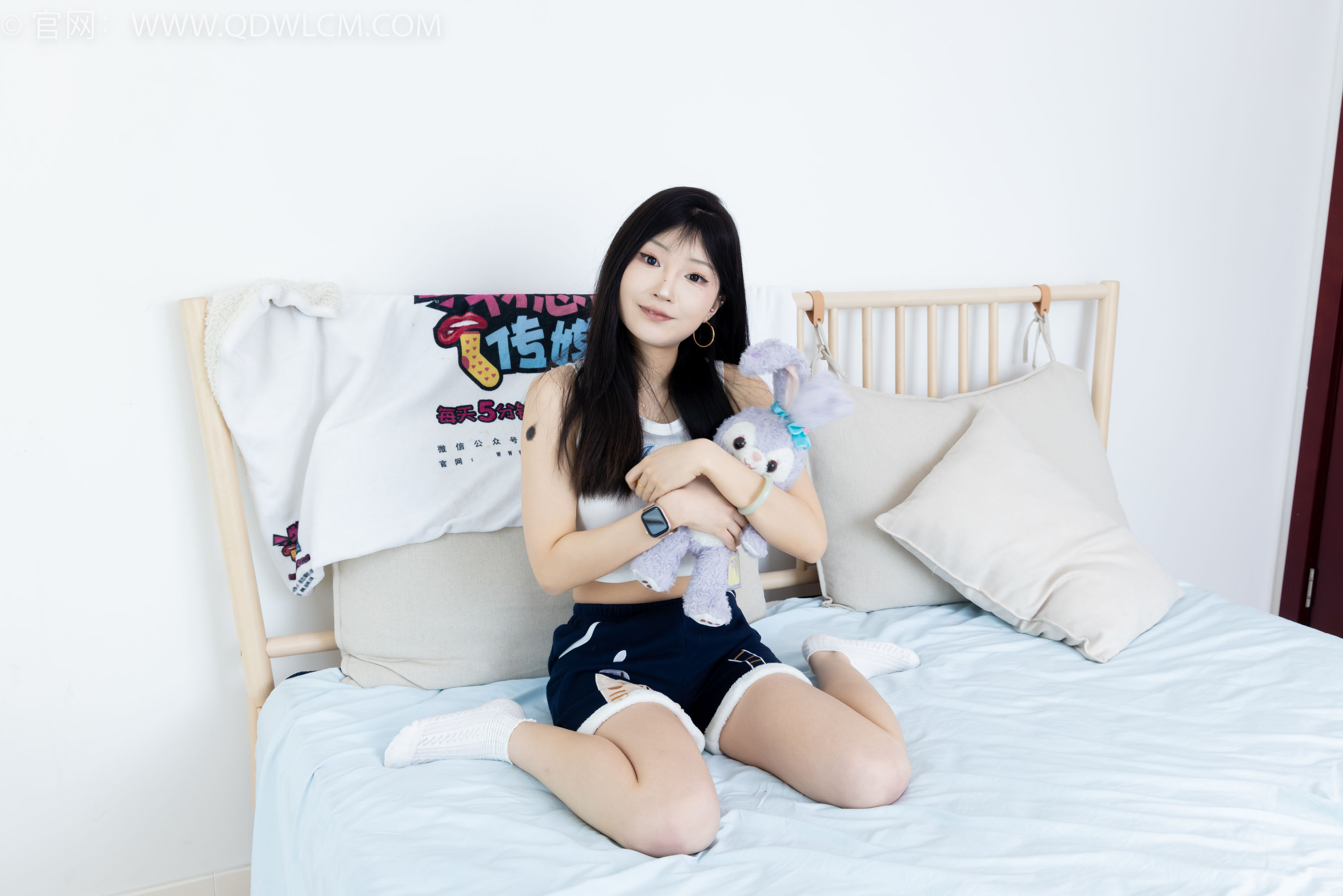 物恋传媒 No.2341 嘟嘟 - 板鞋、白棉袜、裸足、裸足涂精油/(190P)