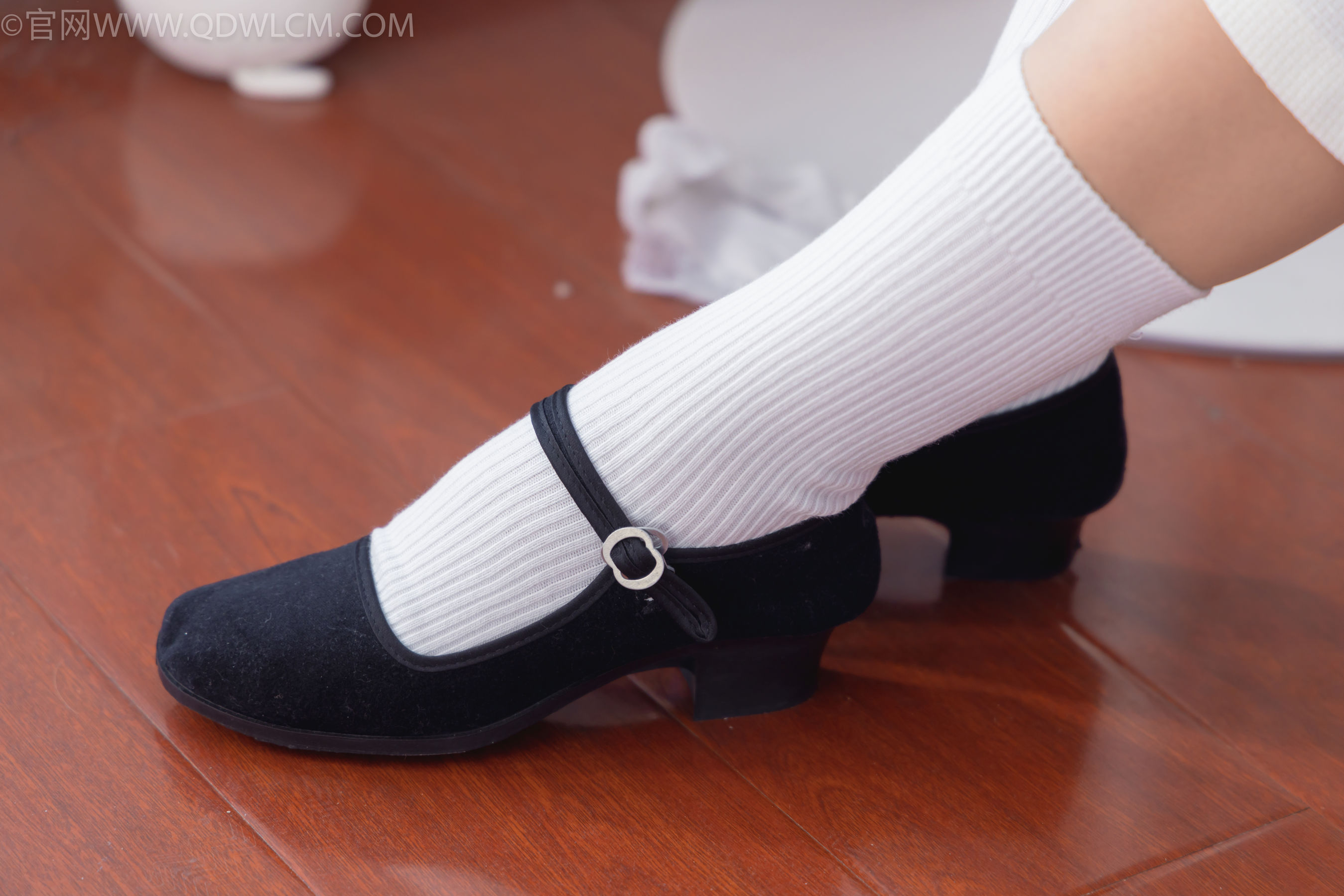 物恋传媒 No.2335 美兔 - 布鞋、长靴、白棉袜、薄肉丝/(227P)