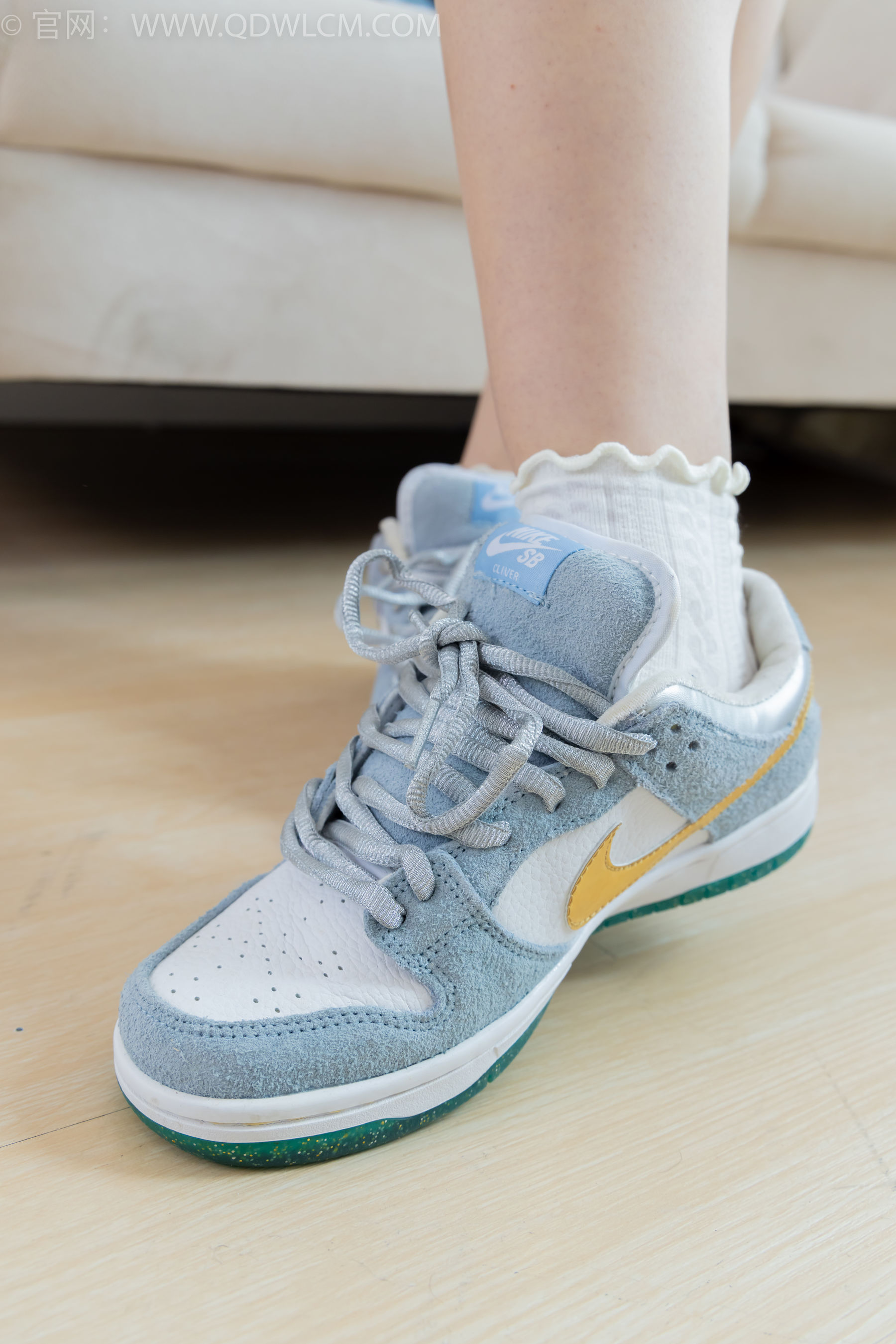 物恋传媒 No.2341 嘟嘟 - 板鞋、白棉袜、裸足、裸足涂精油/(190P)