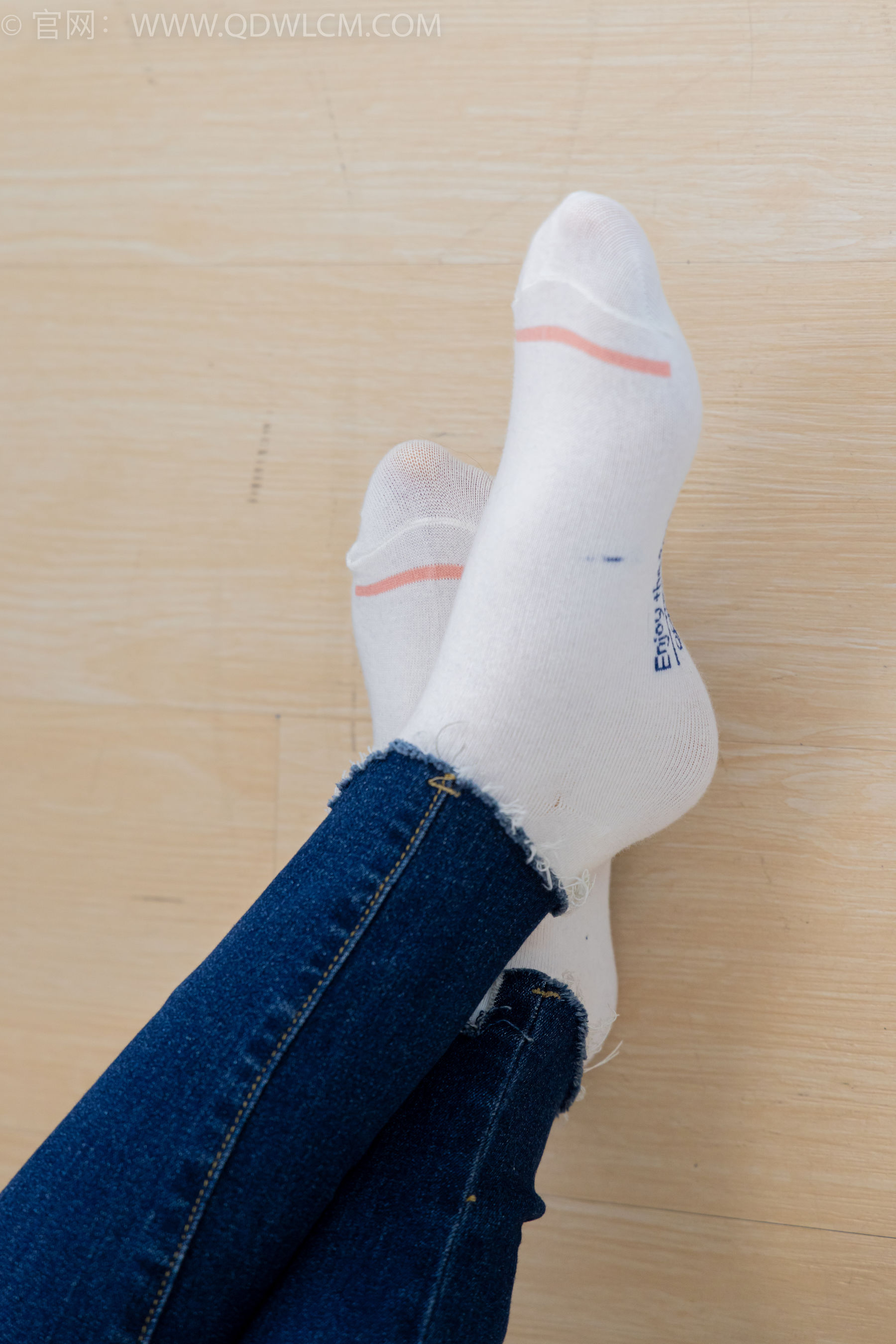 物恋传媒 No.2354 小悦 - 帆布鞋、白棉袜、裸足/(150P)