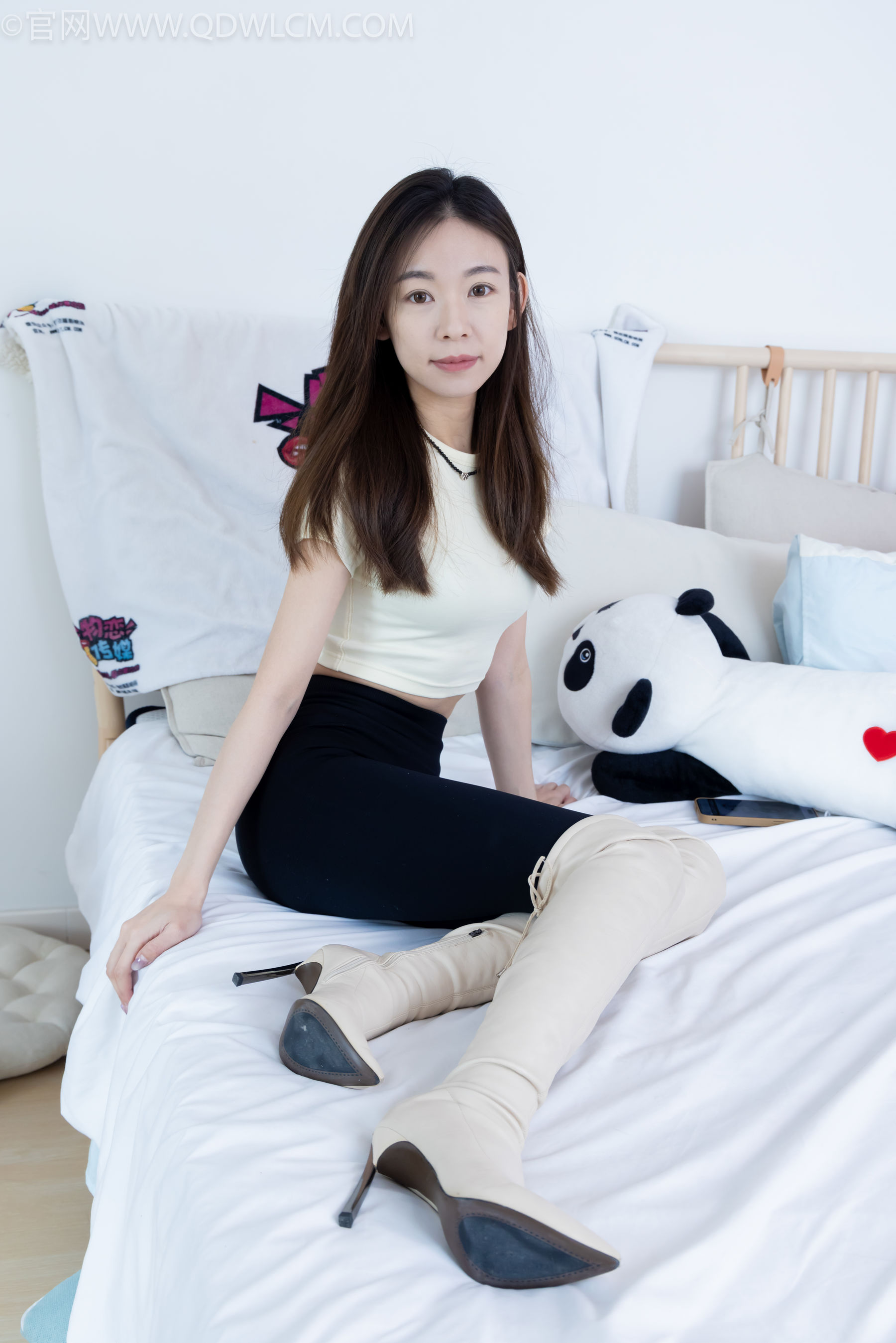 物恋传媒 No.2339 婷婷 - 长靴、白棉袜、裸足/(175P)