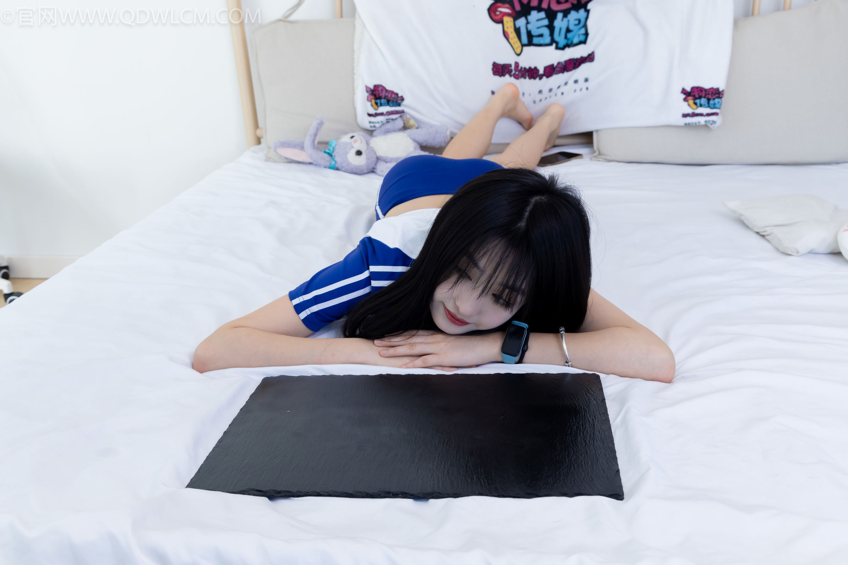 物恋传媒 No.2334 嘉木 - 运动鞋、厚白丝、裸足、裸足/(242P)