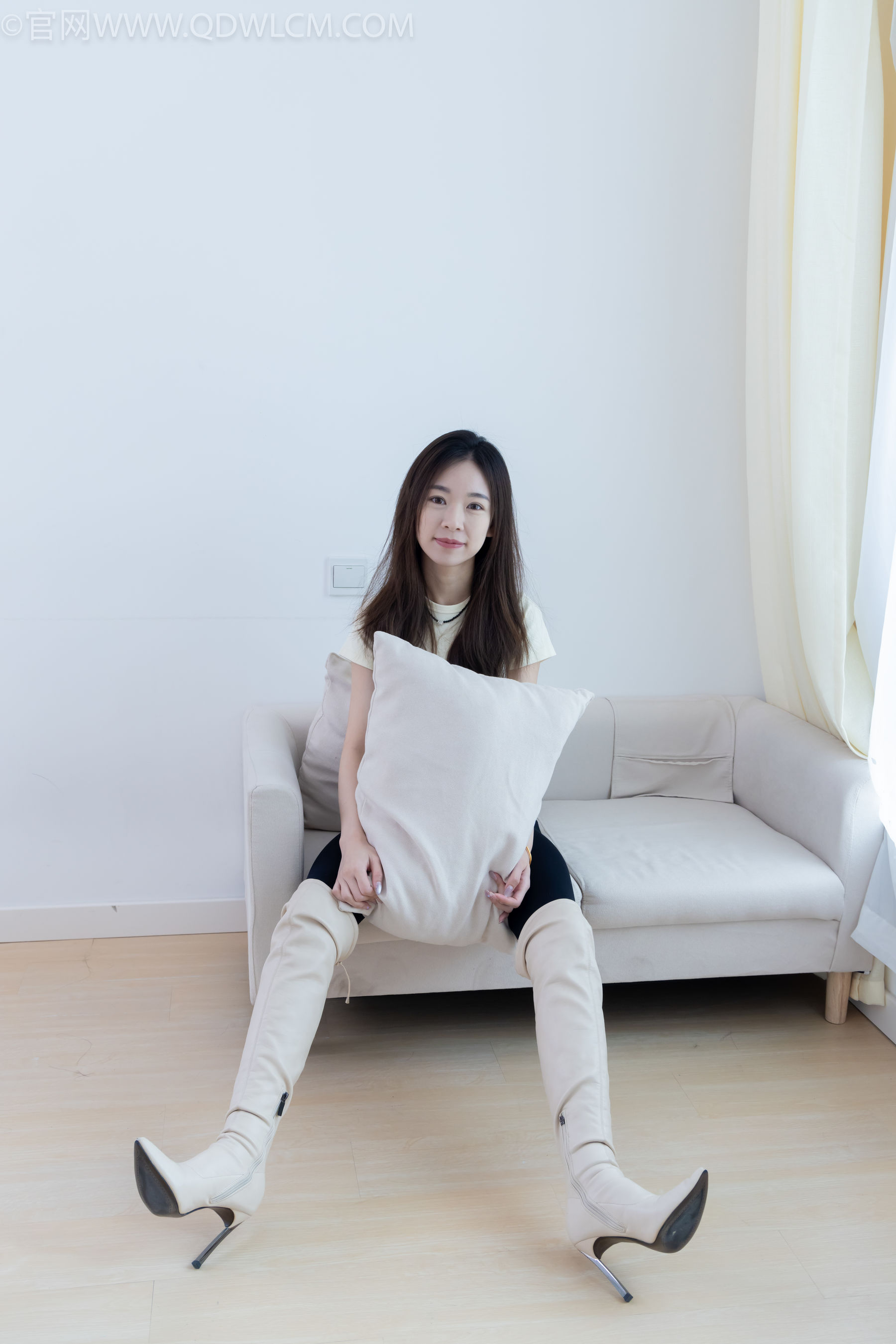 物恋传媒 No.2339 婷婷 - 长靴、白棉袜、裸足/(175P)