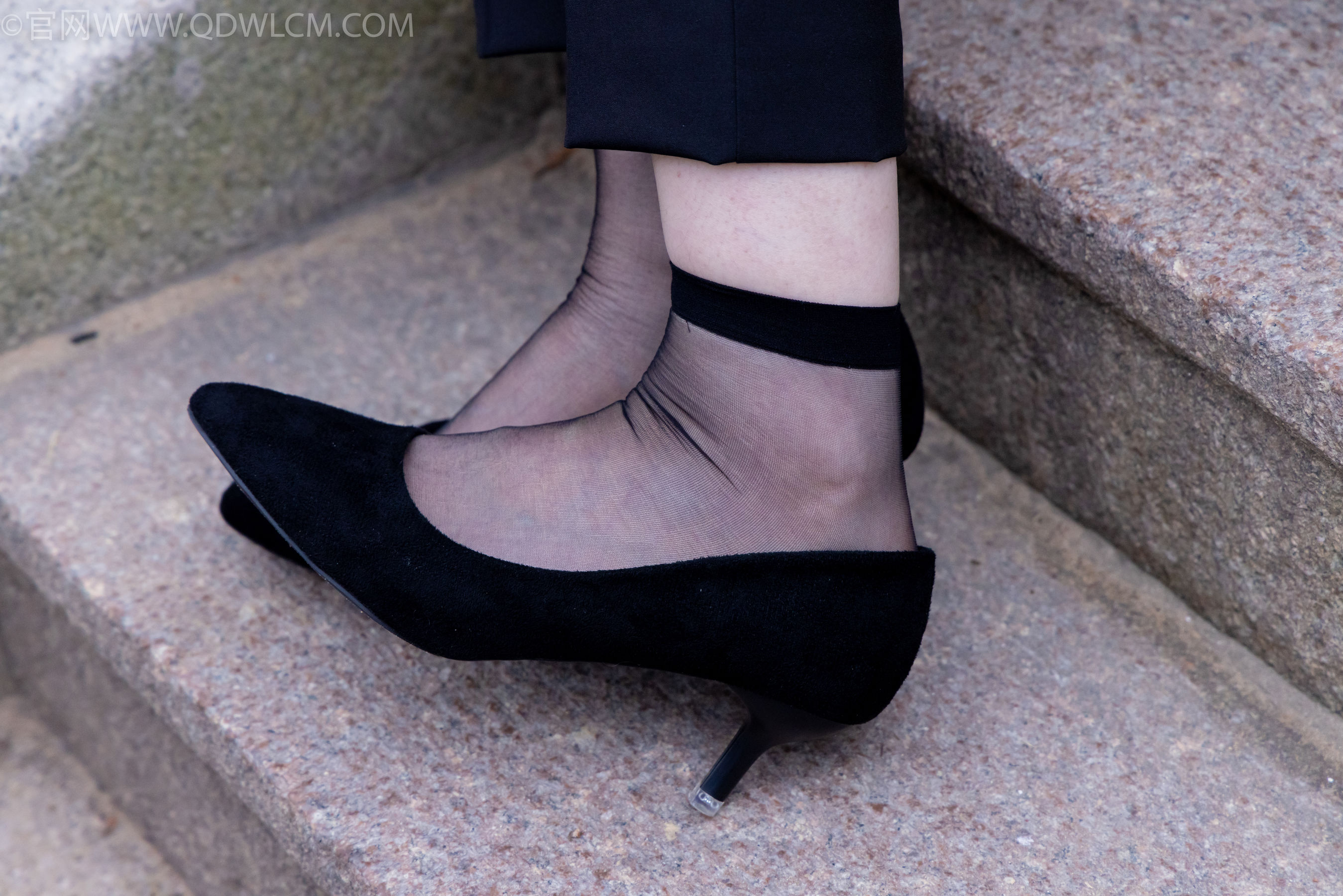 物恋传媒 No.2337 小酒 - 高跟鞋、短黑丝、短白丝/(315P)