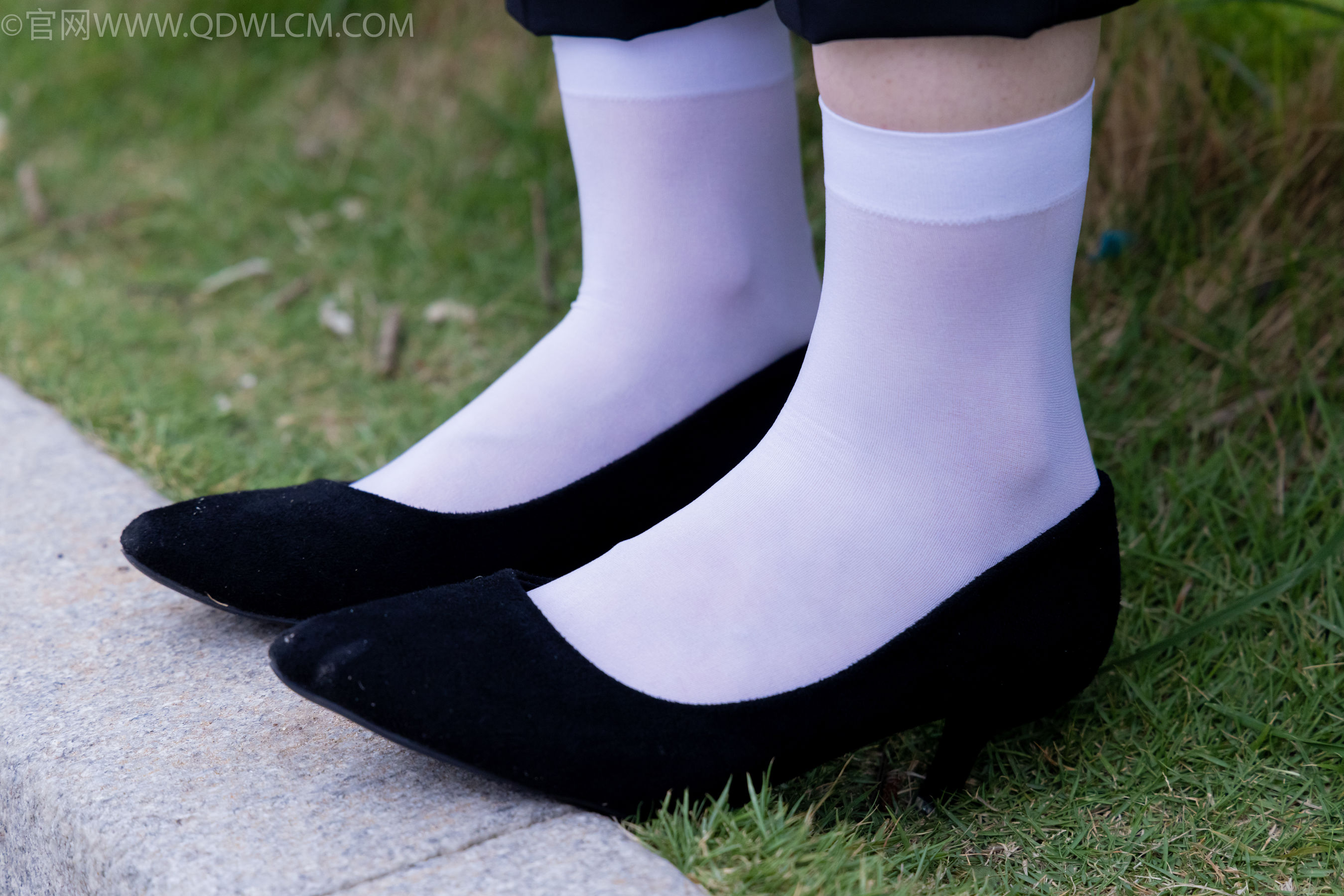 物恋传媒 No.2337 小酒 - 高跟鞋、短黑丝、短白丝/(315P)