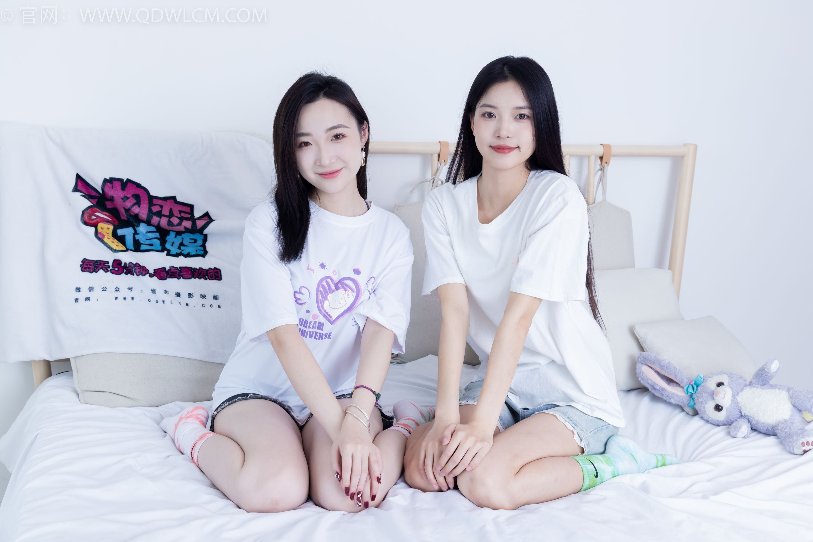 物恋传媒 No.2345 茯苓&恬恬 - 两双板鞋、红棉袜、绿棉袜、裸足/(165P)