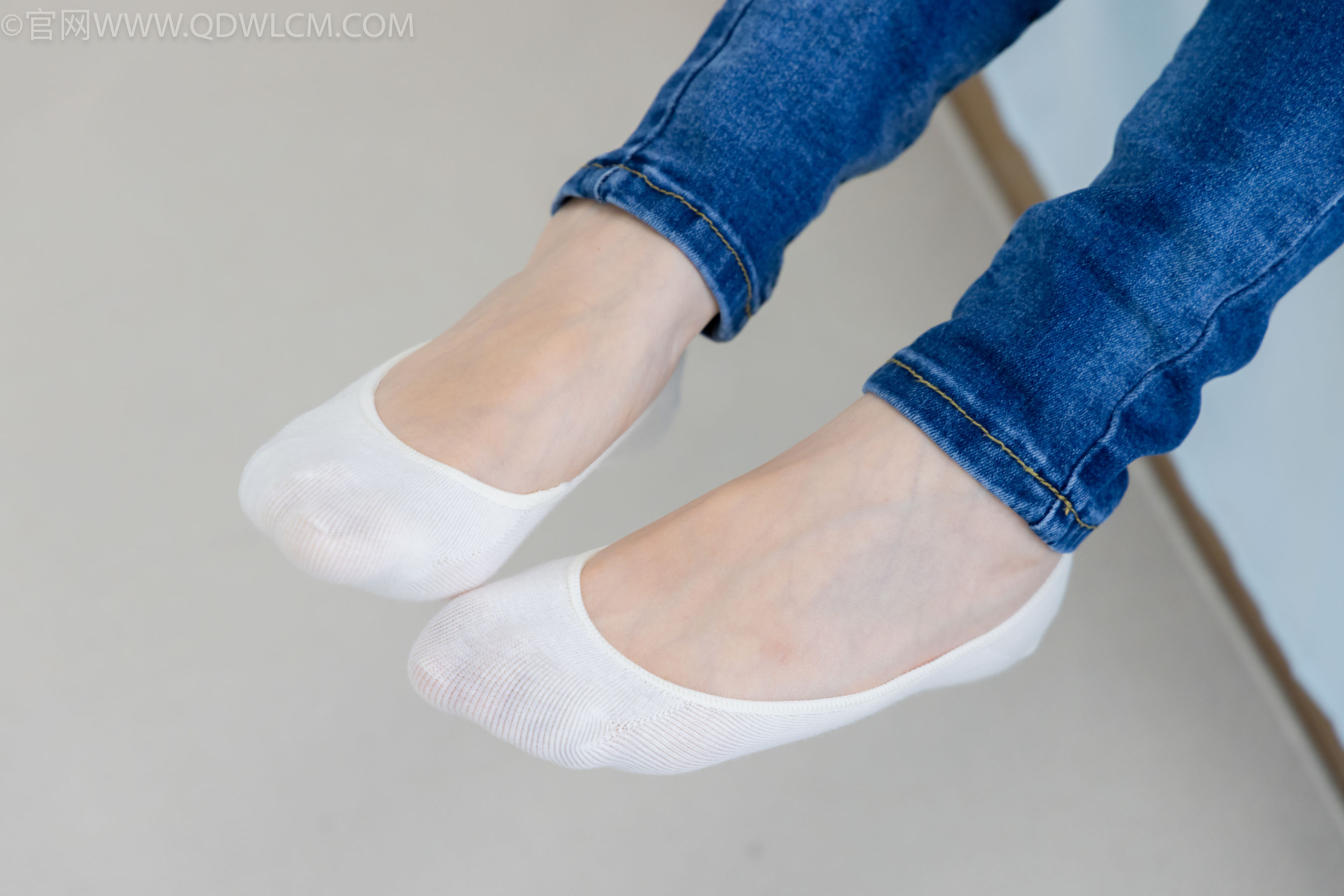 物恋传媒 No.2329 小竹 - 帆布鞋、白船袜、肚子疼揉肚子剧情/(158P)