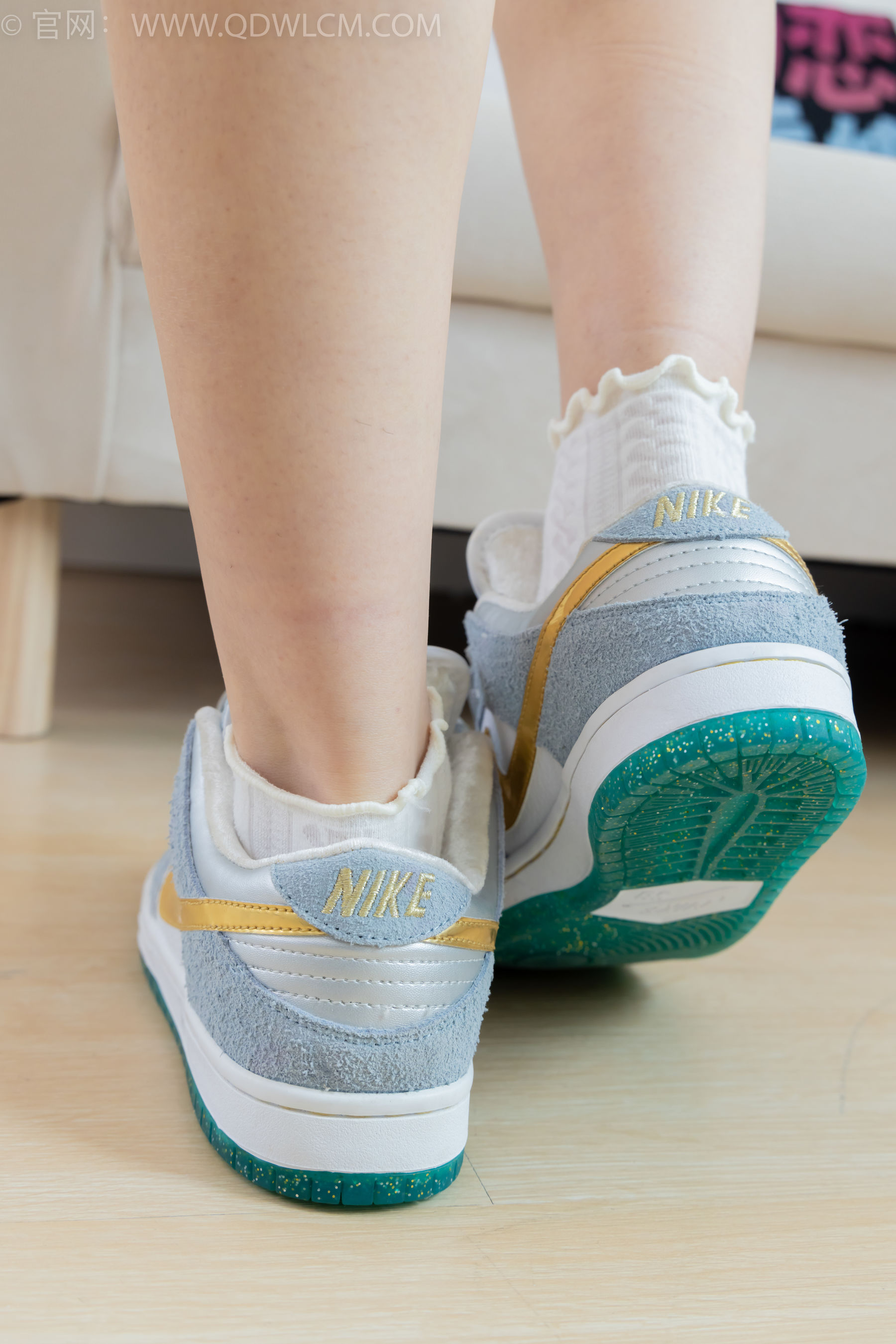 物恋传媒 No.2341 嘟嘟 - 板鞋、白棉袜、裸足、裸足涂精油/(190P)